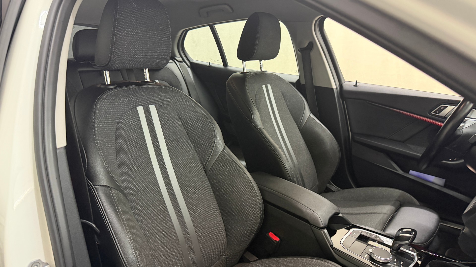 BMW 118i Sport Line Steptronic-image-12