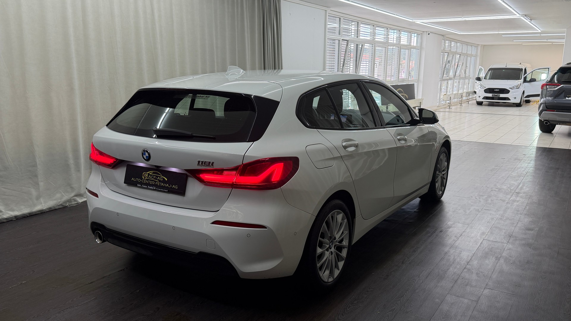 BMW 118i Sport Line Steptronic-image-3