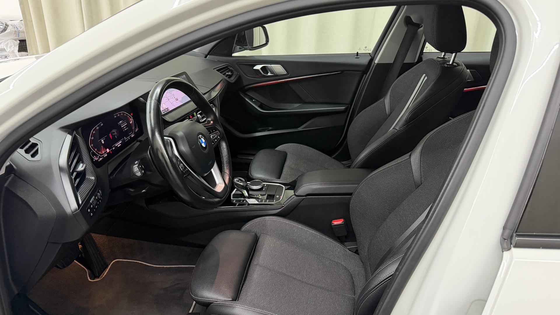 BMW 118i Sport Line Steptronic-image-6