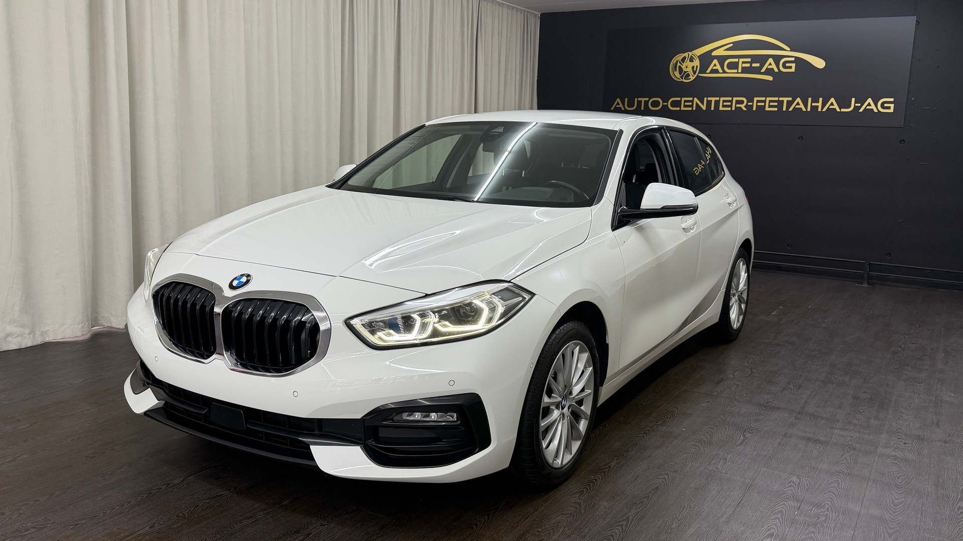 BMW 118i Sport Line Steptronic-image-0