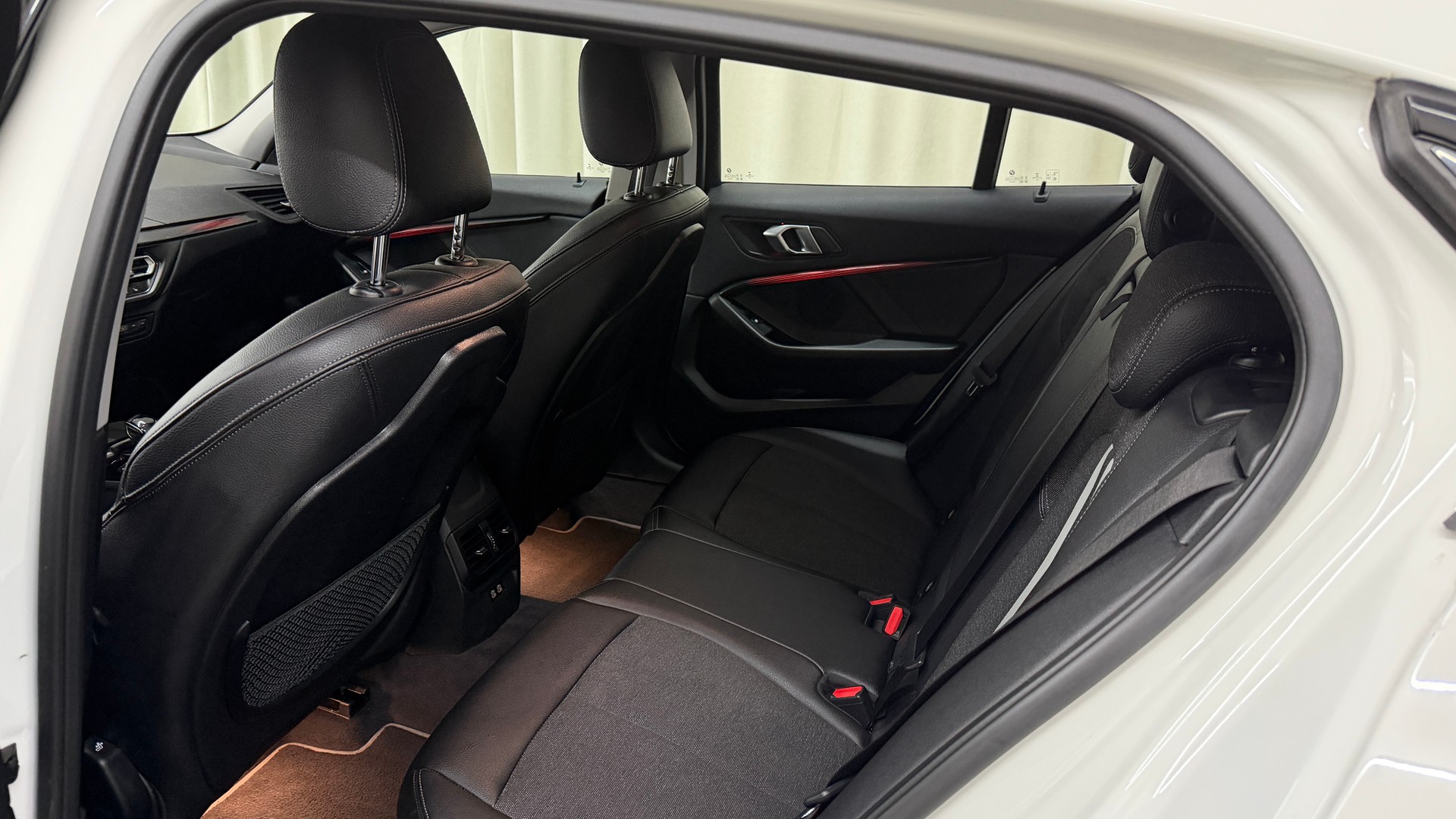 BMW 118i Sport Line Steptronic-image-13