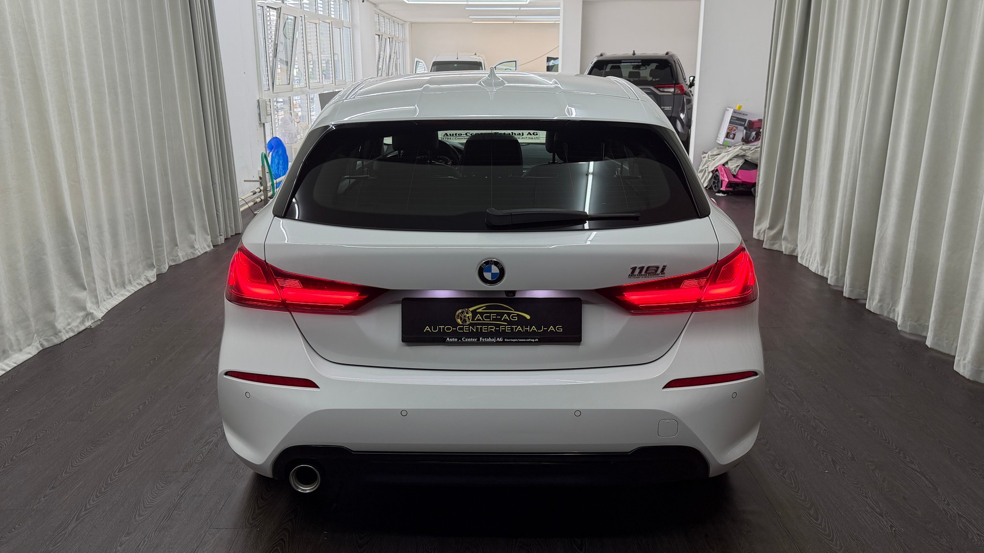 BMW 118i Sport Line Steptronic-image-4