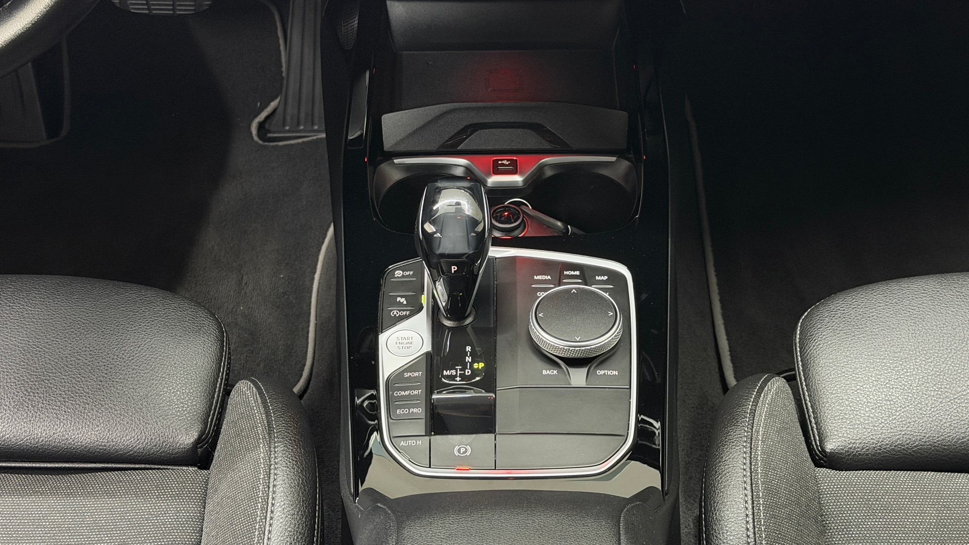 BMW 118i Sport Line Steptronic-image-11