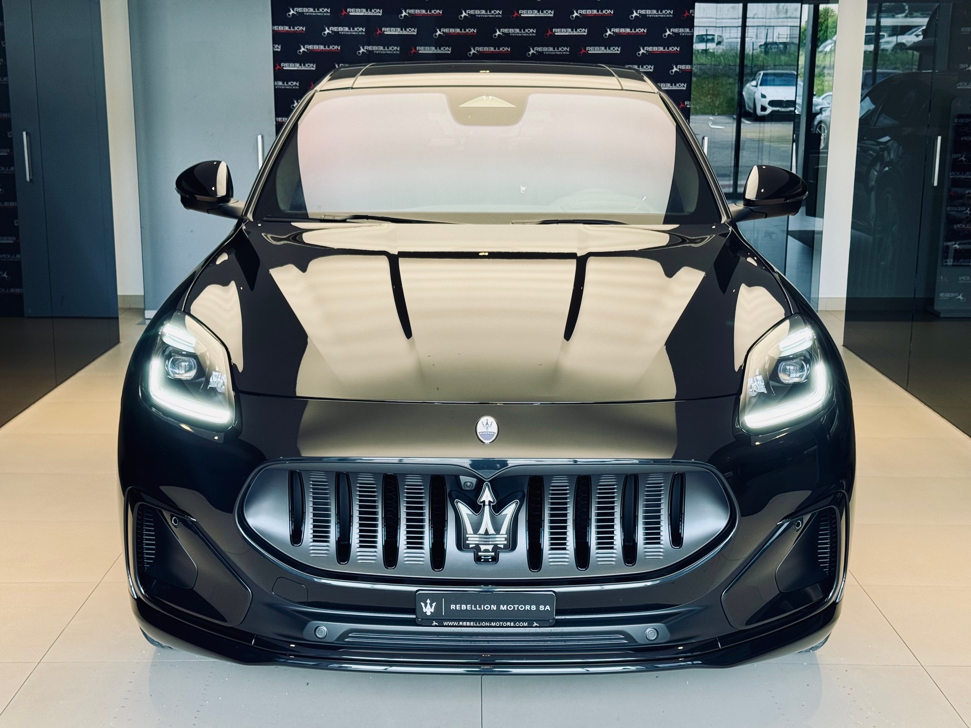 MASERATI Grecale Folgore 105kWh-showroom-element-1