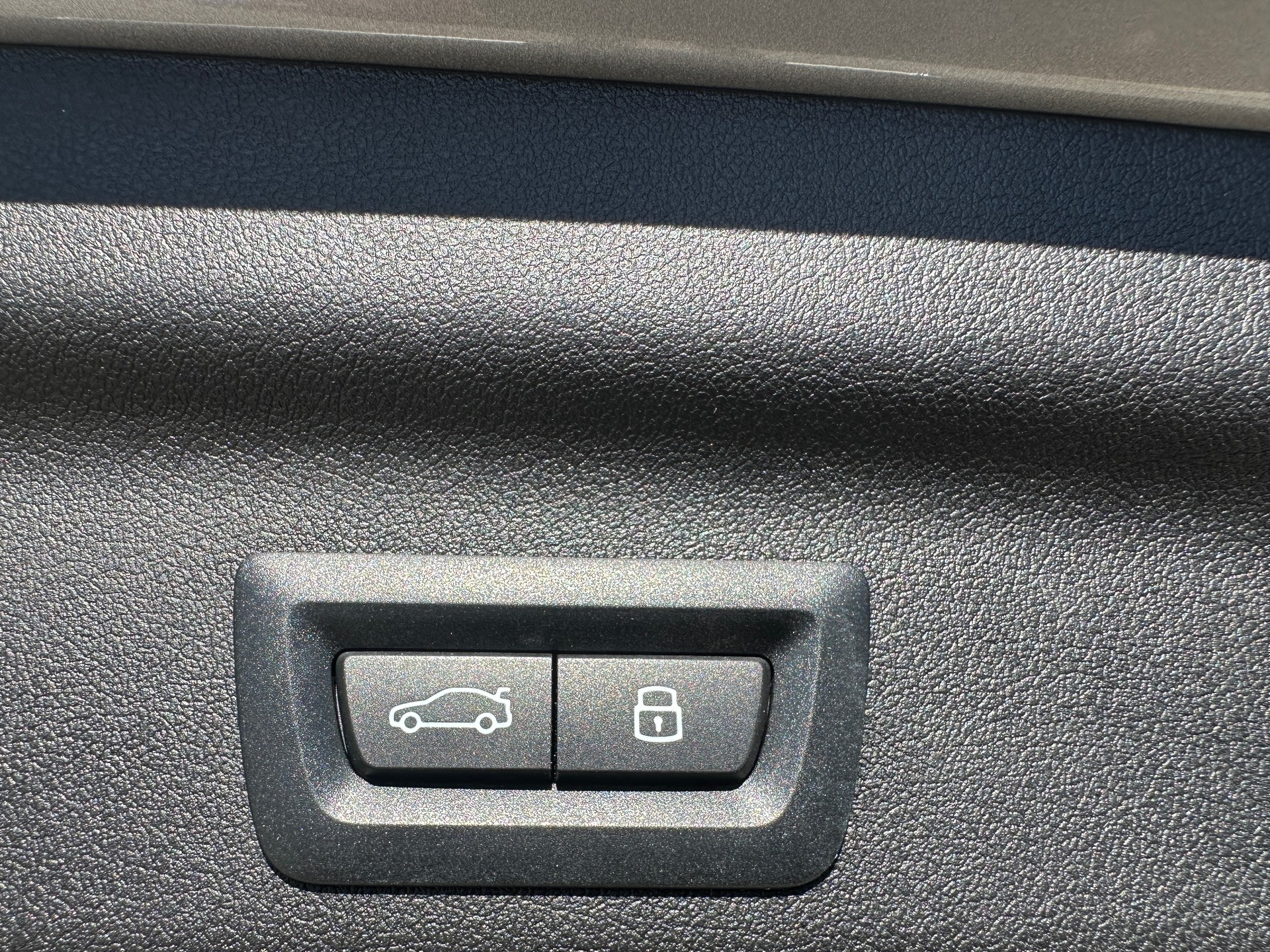 BMW X1 xDrive M35i-image-9