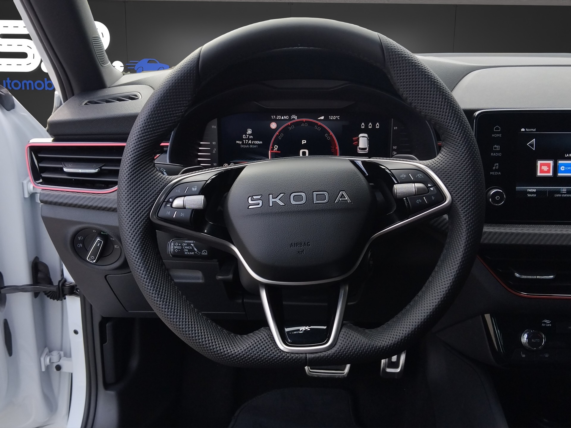 SKODA Kamiq 1.5 TSI Monte Carlo DSG-image-9