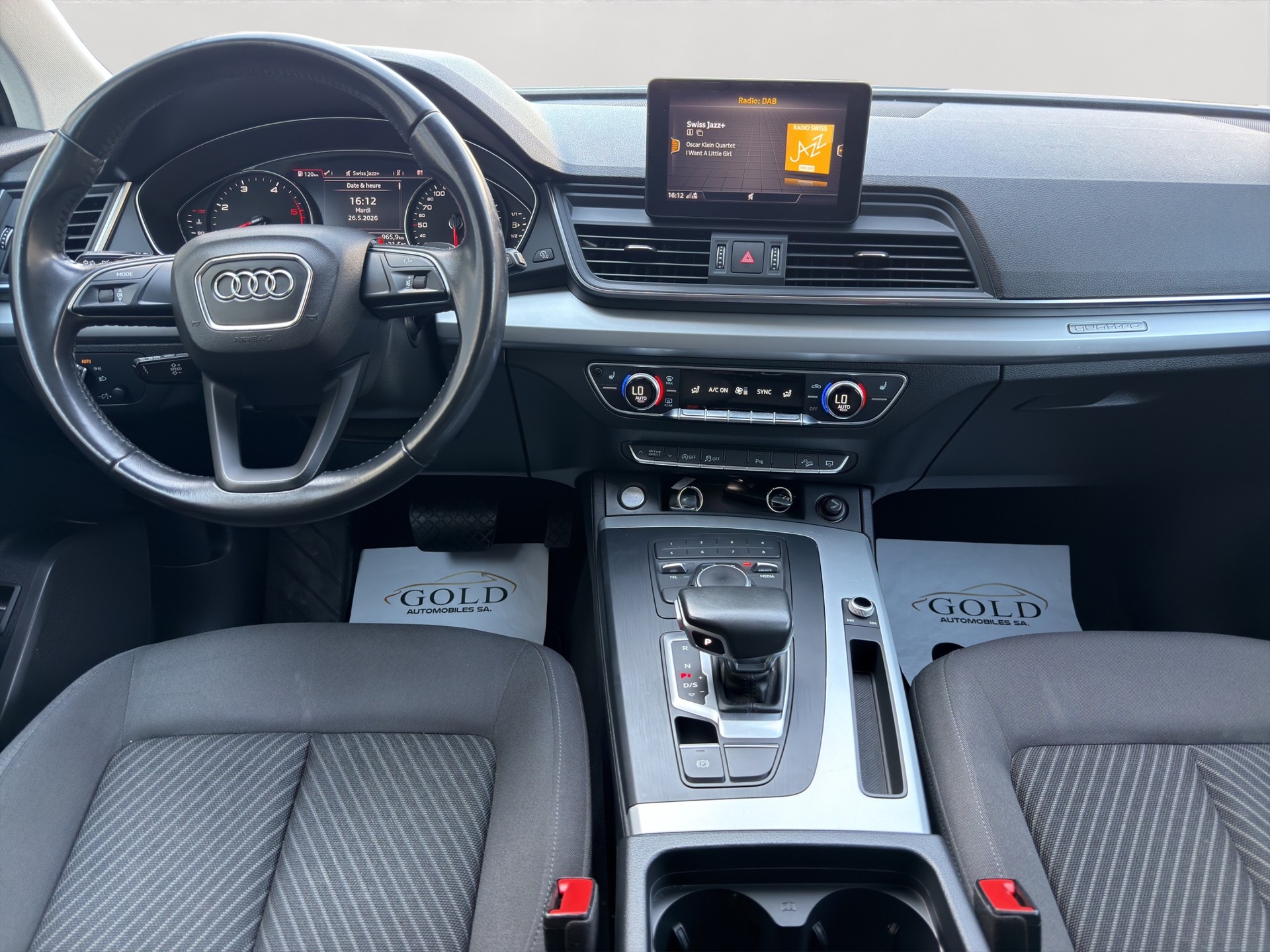 AUDI Q5 35 TDI quattro S-tronic-image-2