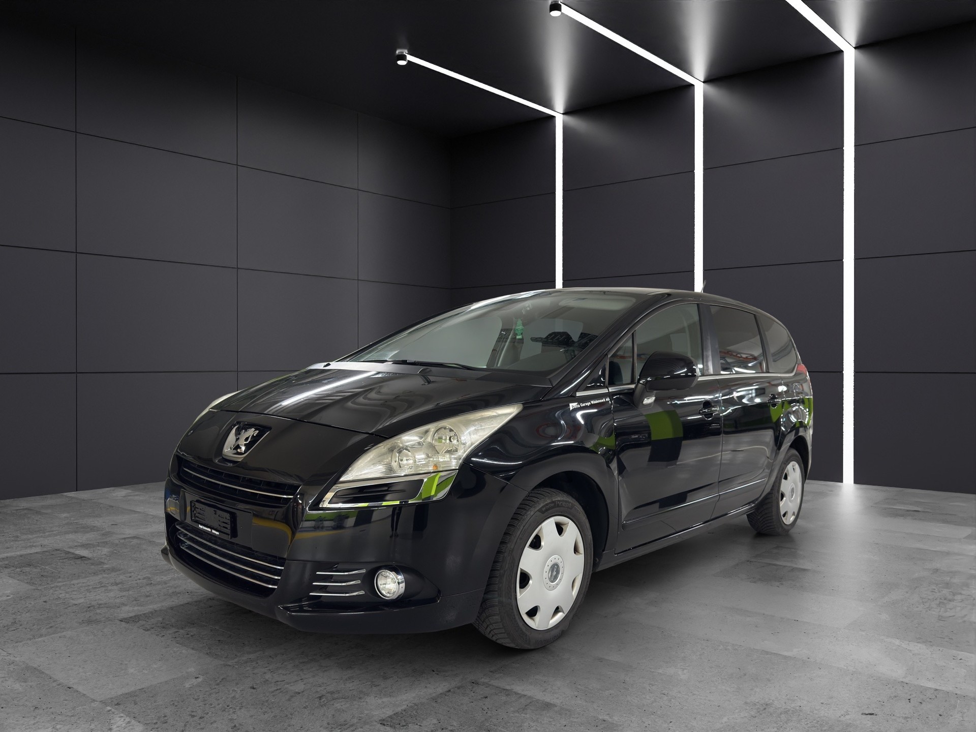 PEUGEOT 5008 1.6 16V T Sport Pack