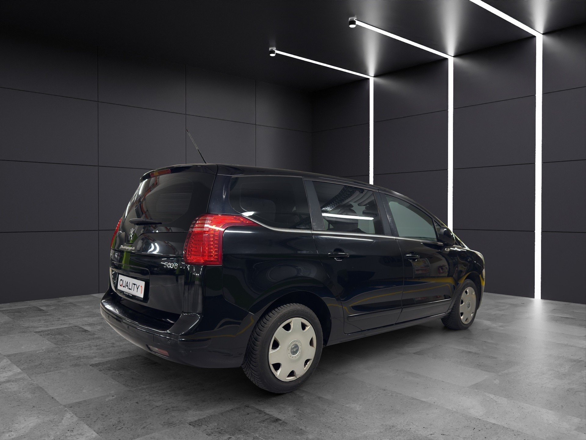 PEUGEOT 5008 1.6 16V T Sport Pack-image-4