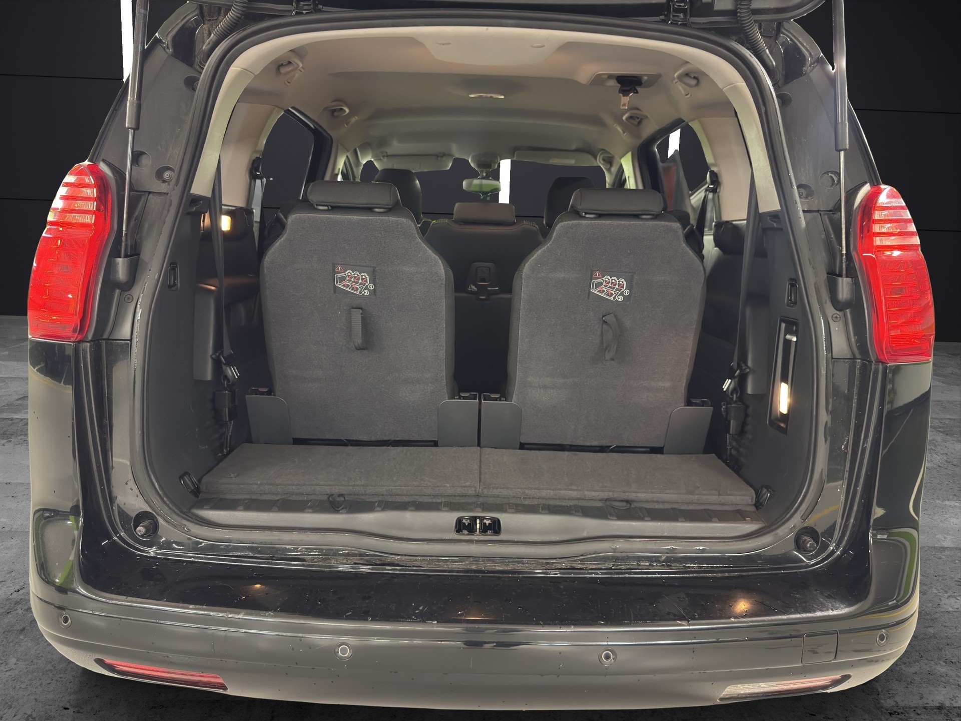 PEUGEOT 5008 1.6 16V T Sport Pack-image-8
