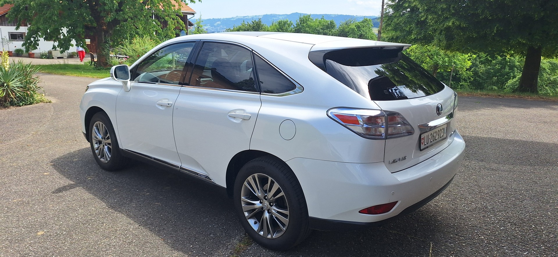 LEXUS 450h-image-2