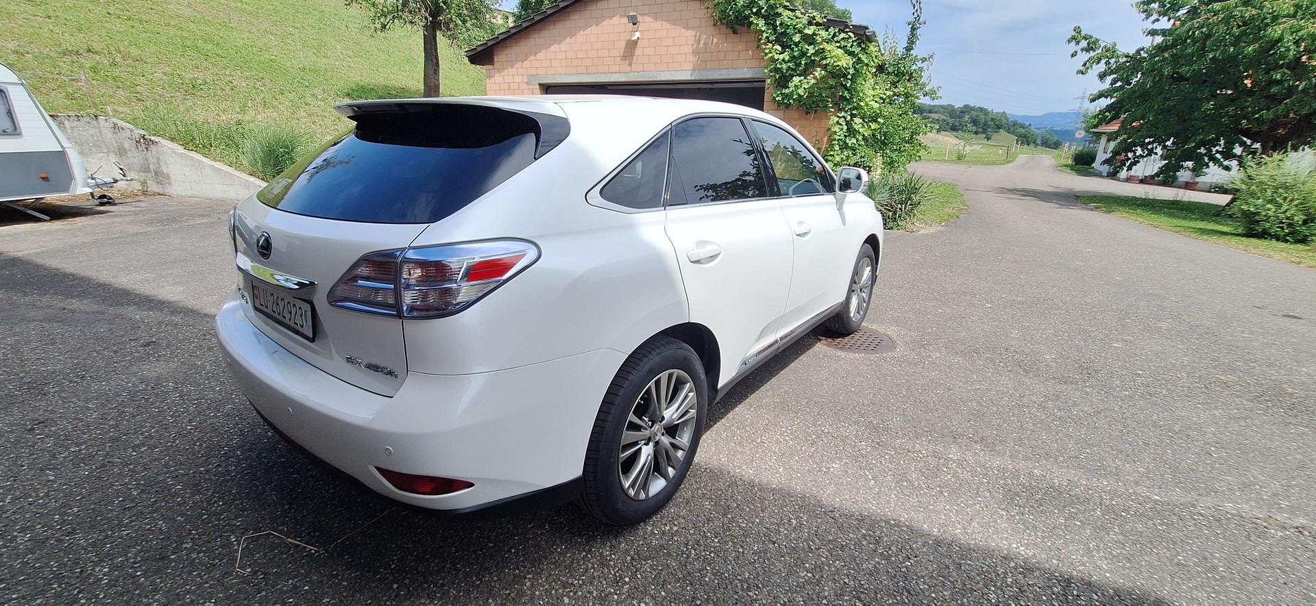 LEXUS 450h-image-1
