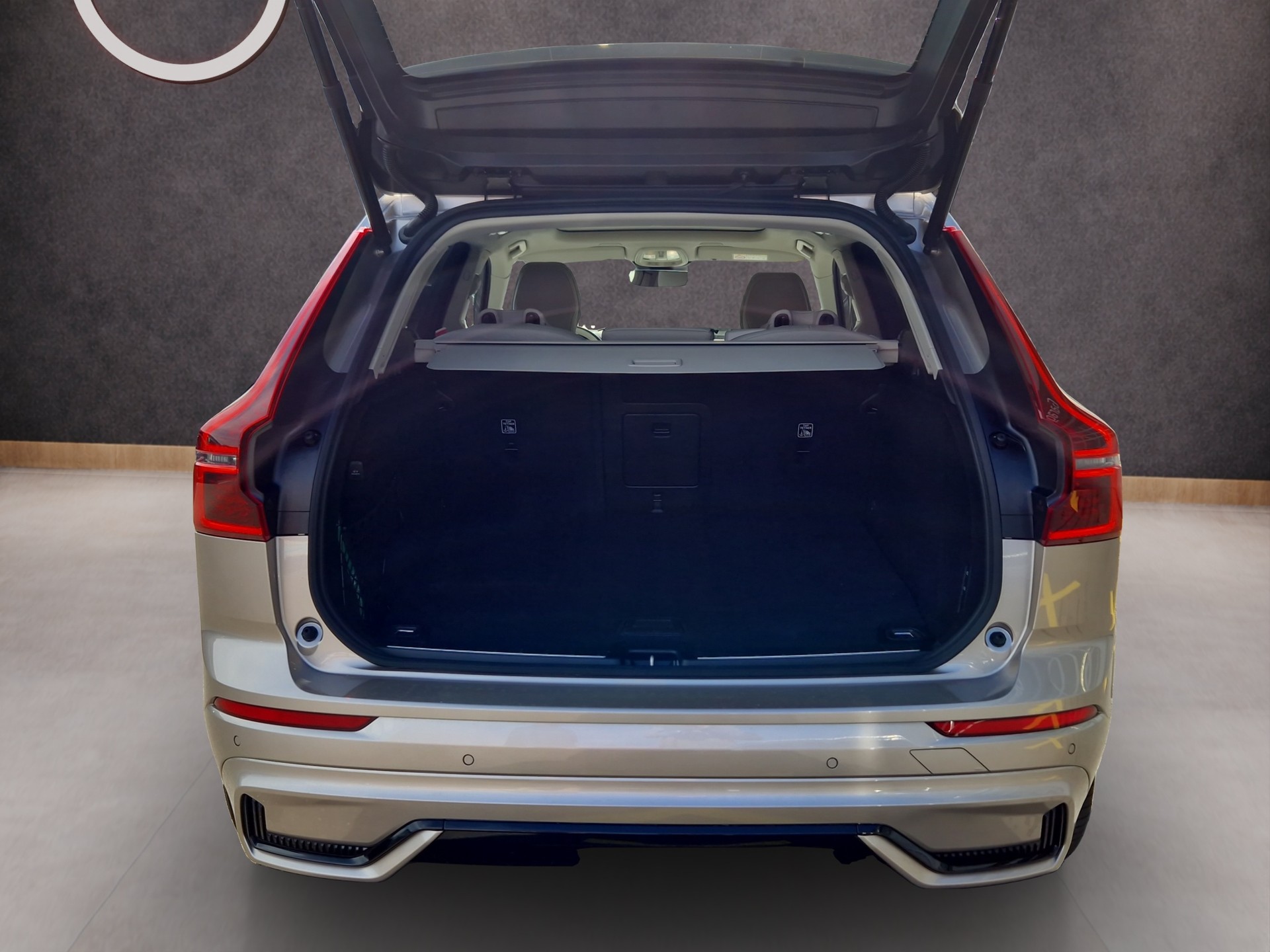VOLVO XC60 2.0 T8 TE Ultra Dark eAWD-image-12