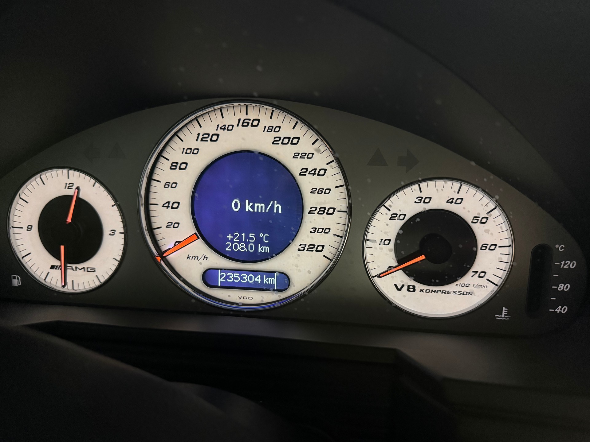MERCEDES-BENZ E 55 V8 AMG-image-11