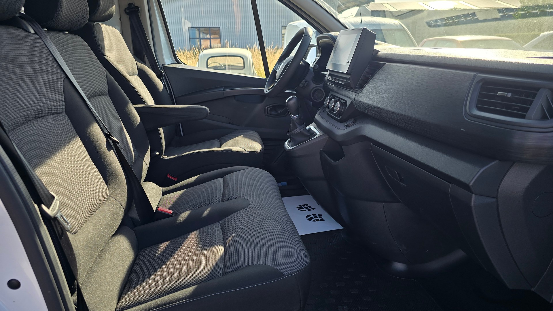 RENAULT Trafic 2.0 Blue dCi 150 Business L1H1 EDC EN-image-6