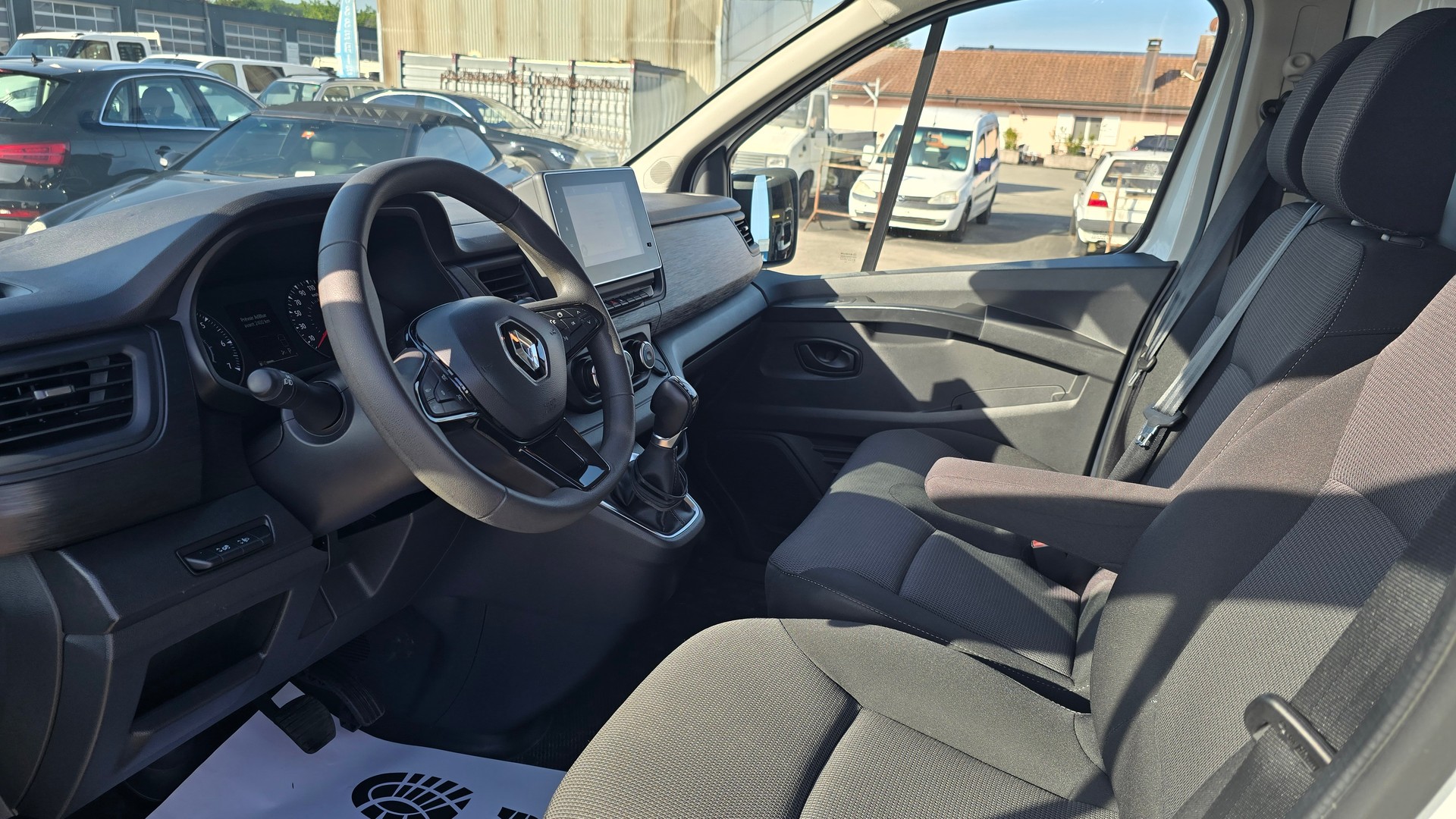 RENAULT Trafic 2.0 Blue dCi 150 Business L1H1 EDC EN-image-8