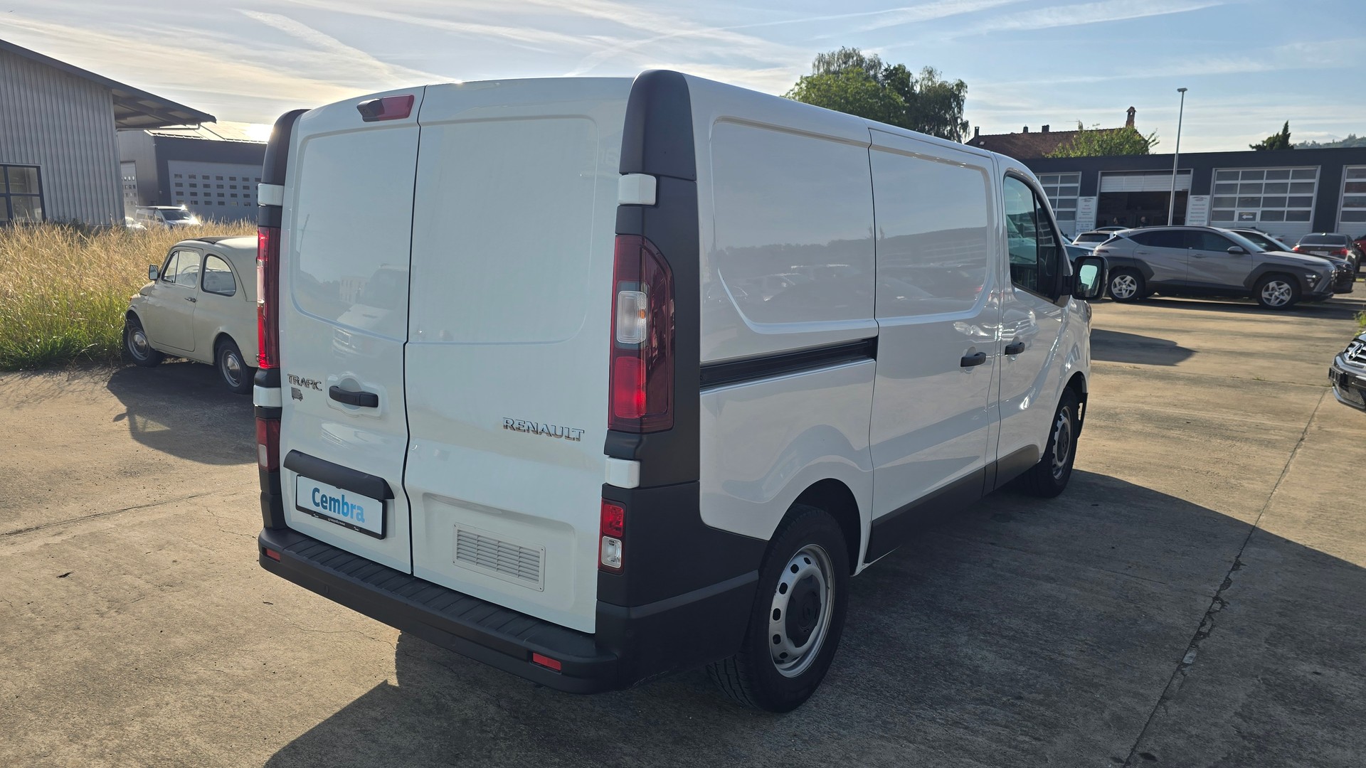 RENAULT Trafic 2.0 Blue dCi 150 Business L1H1 EDC EN-image-3