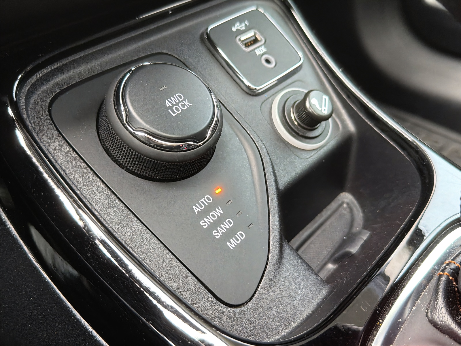 JEEP Compass 1.4 Turbo Limited AWD 9ATX-image-12