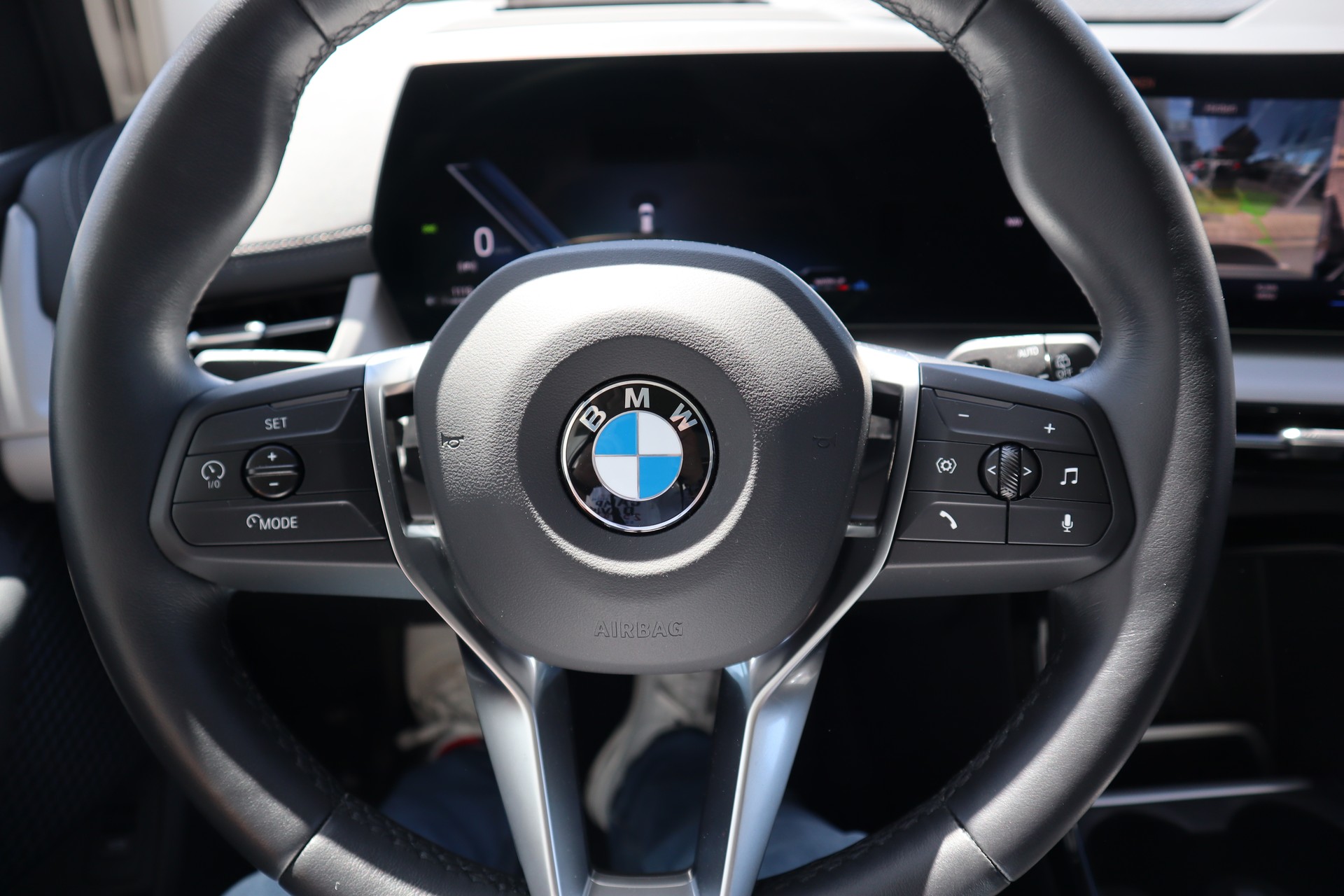 BMW 223d Activ Tourer xDrive DKG Panoramaglasdach AHK 4x4 Euro 6-image-6