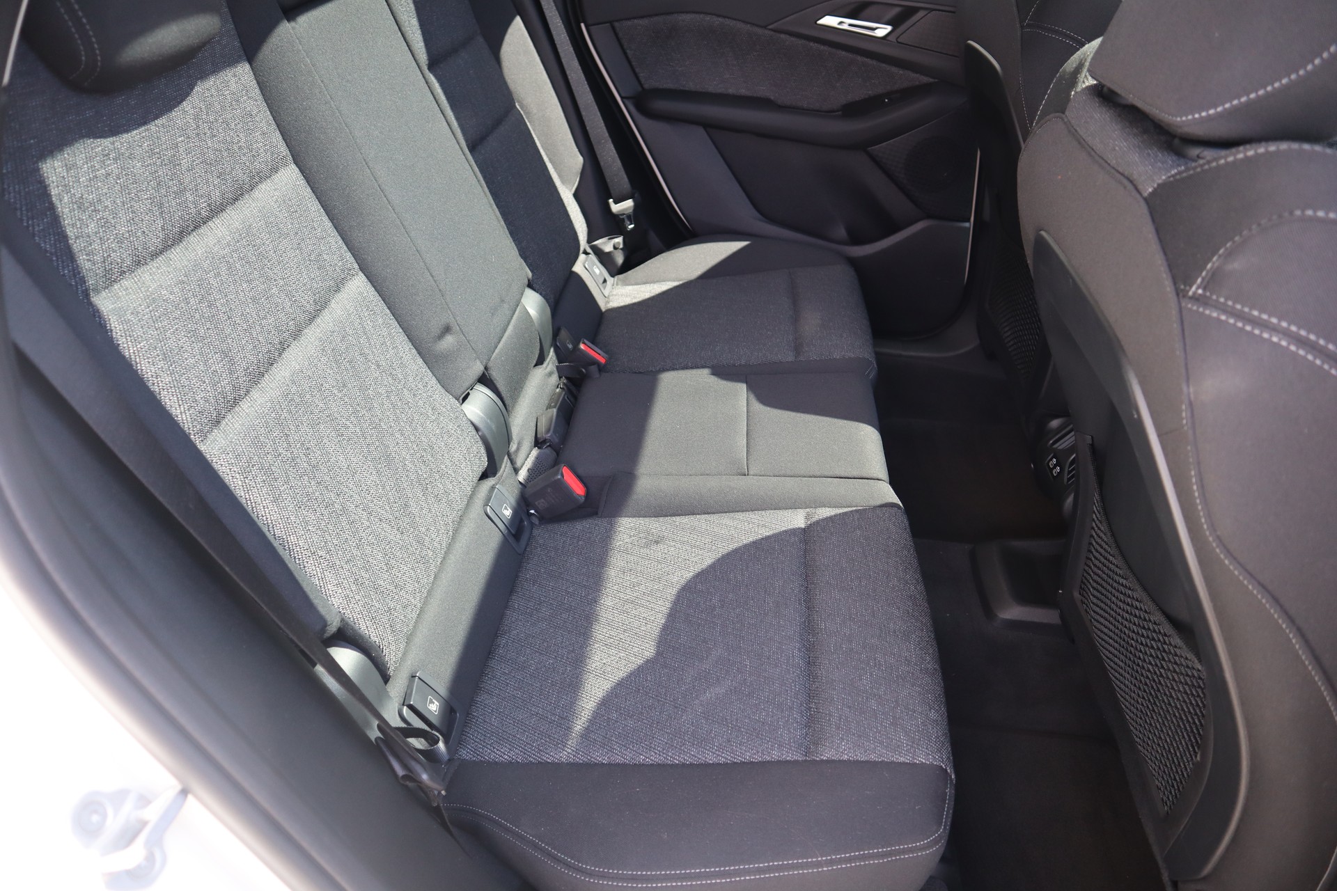 BMW 223d Activ Tourer xDrive DKG Panoramaglasdach AHK 4x4 Euro 6-image-5