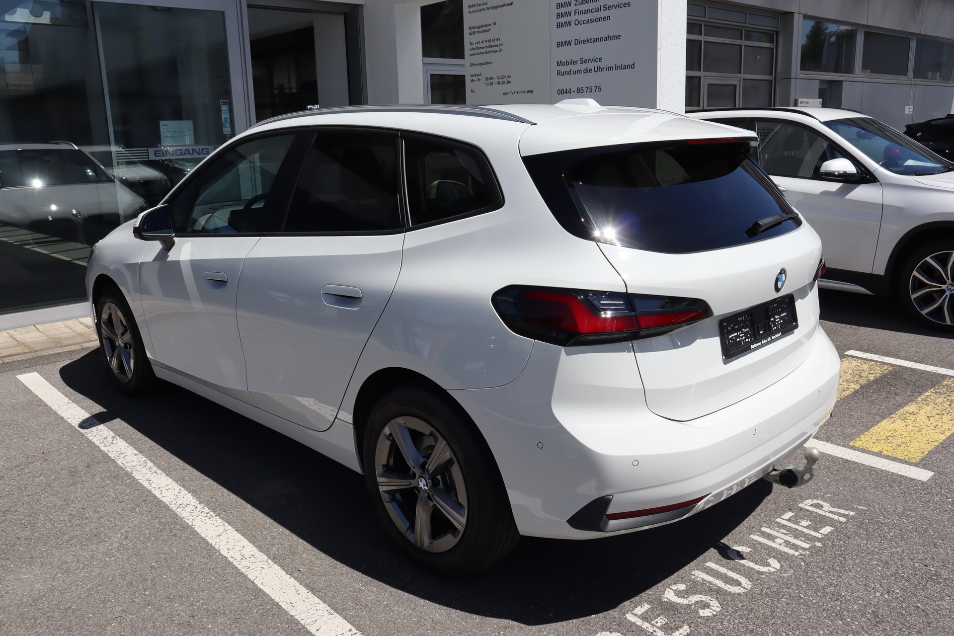 BMW 223d Activ Tourer xDrive DKG Panoramaglasdach AHK 4x4 Euro 6-image-1