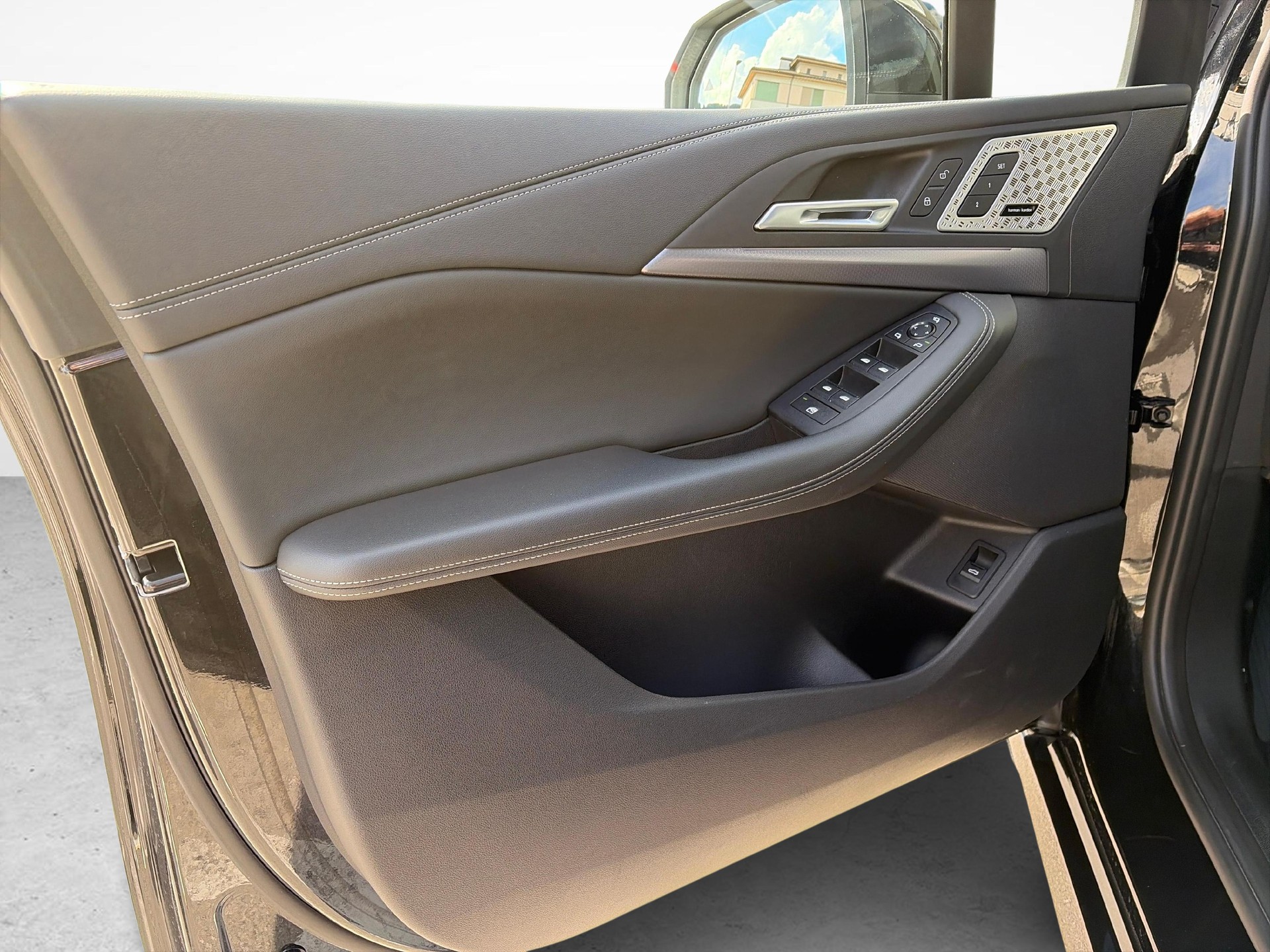 BMW 223d xDrive SDKG Active Tourer-image-13