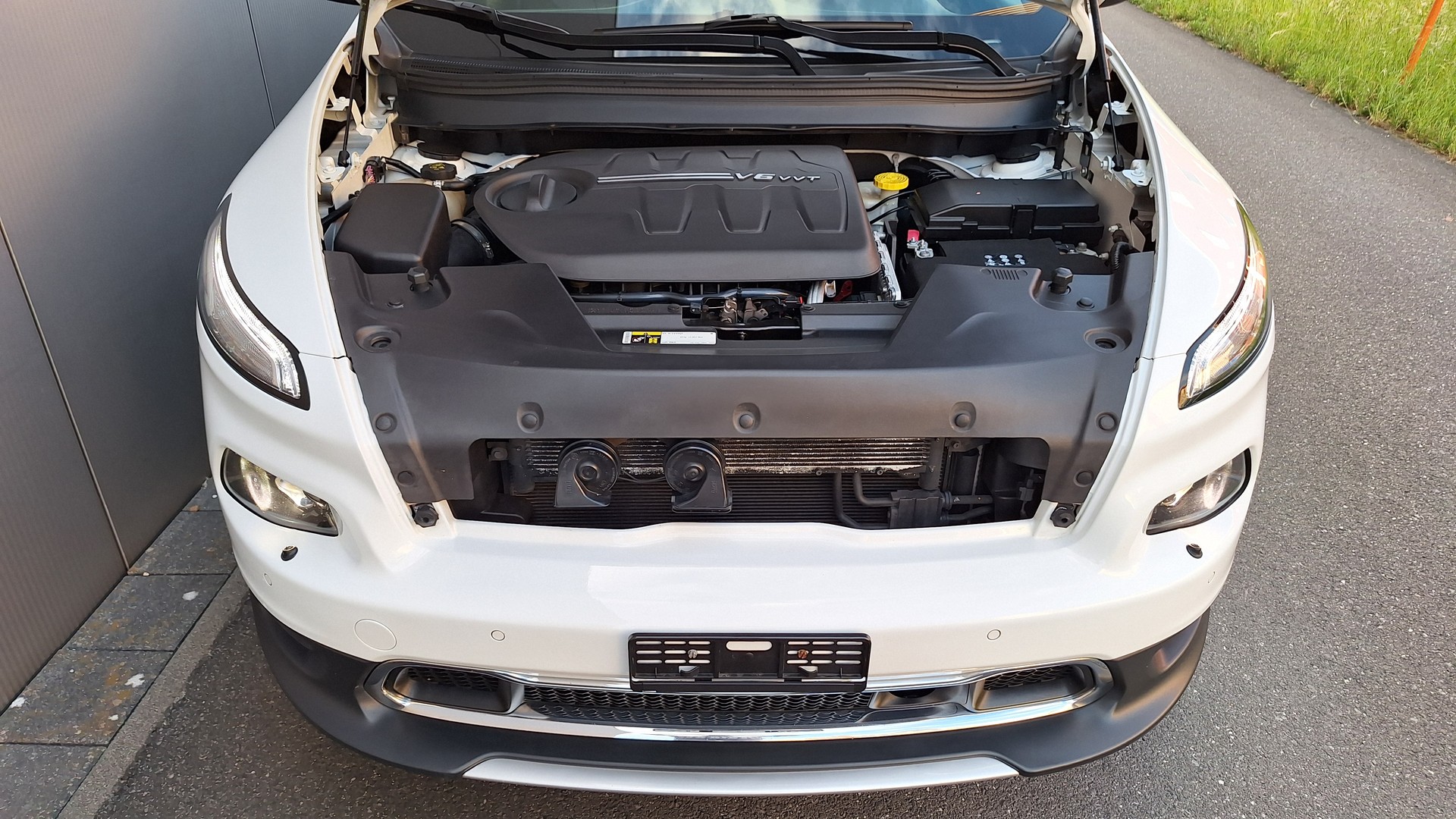 JEEP 3.2 V6 Limited AWD-image-8