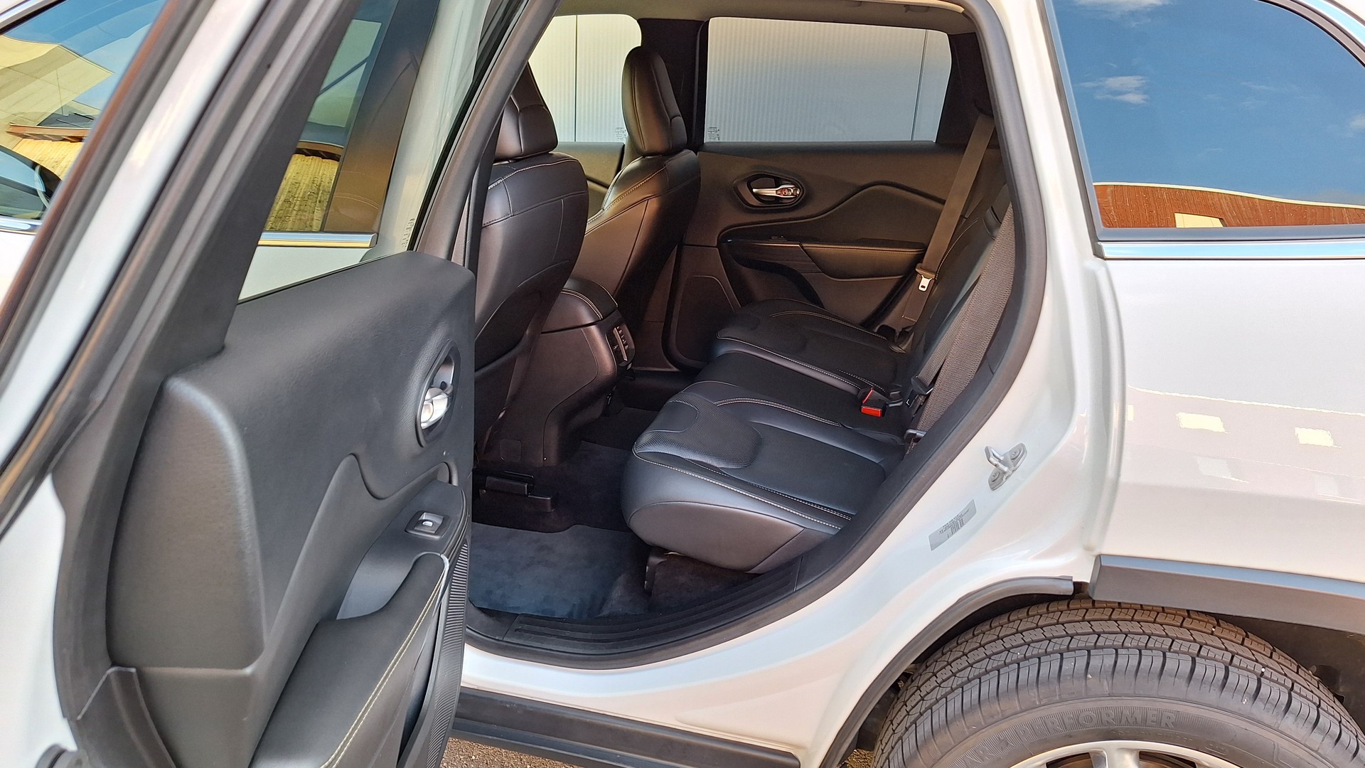 JEEP 3.2 V6 Limited AWD-image-14