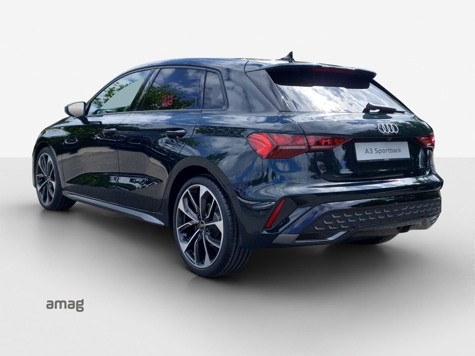 AUDI A3 Sportback TFSI 110 kW S line Attraction S tronic-image-2