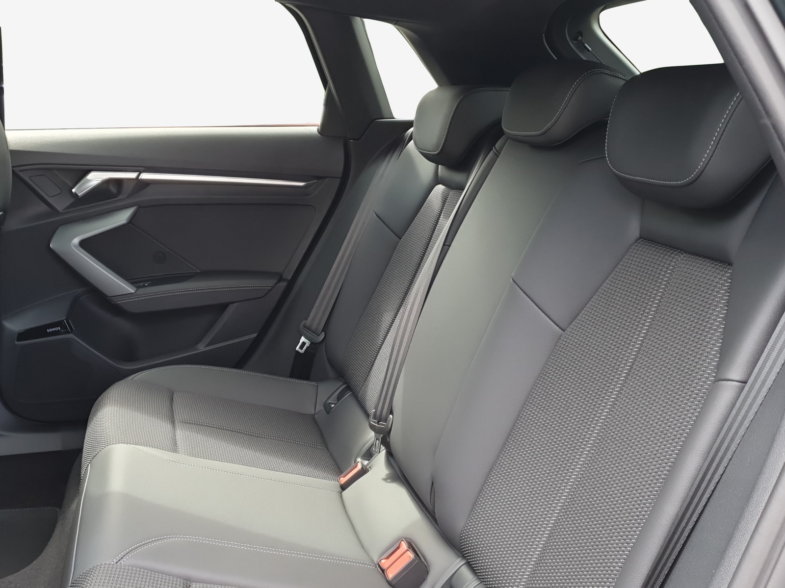 AUDI A3 Sportback TFSI 110 kW S line Attraction S tronic-image-11