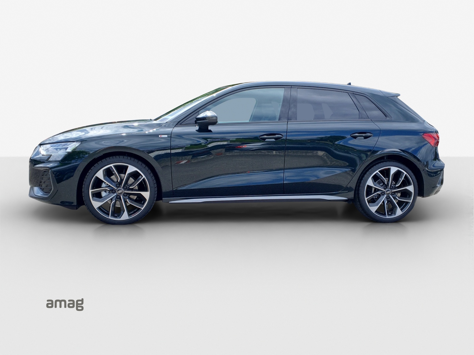 AUDI A3 Sportback TFSI 110 kW S line Attraction S tronic-image-1