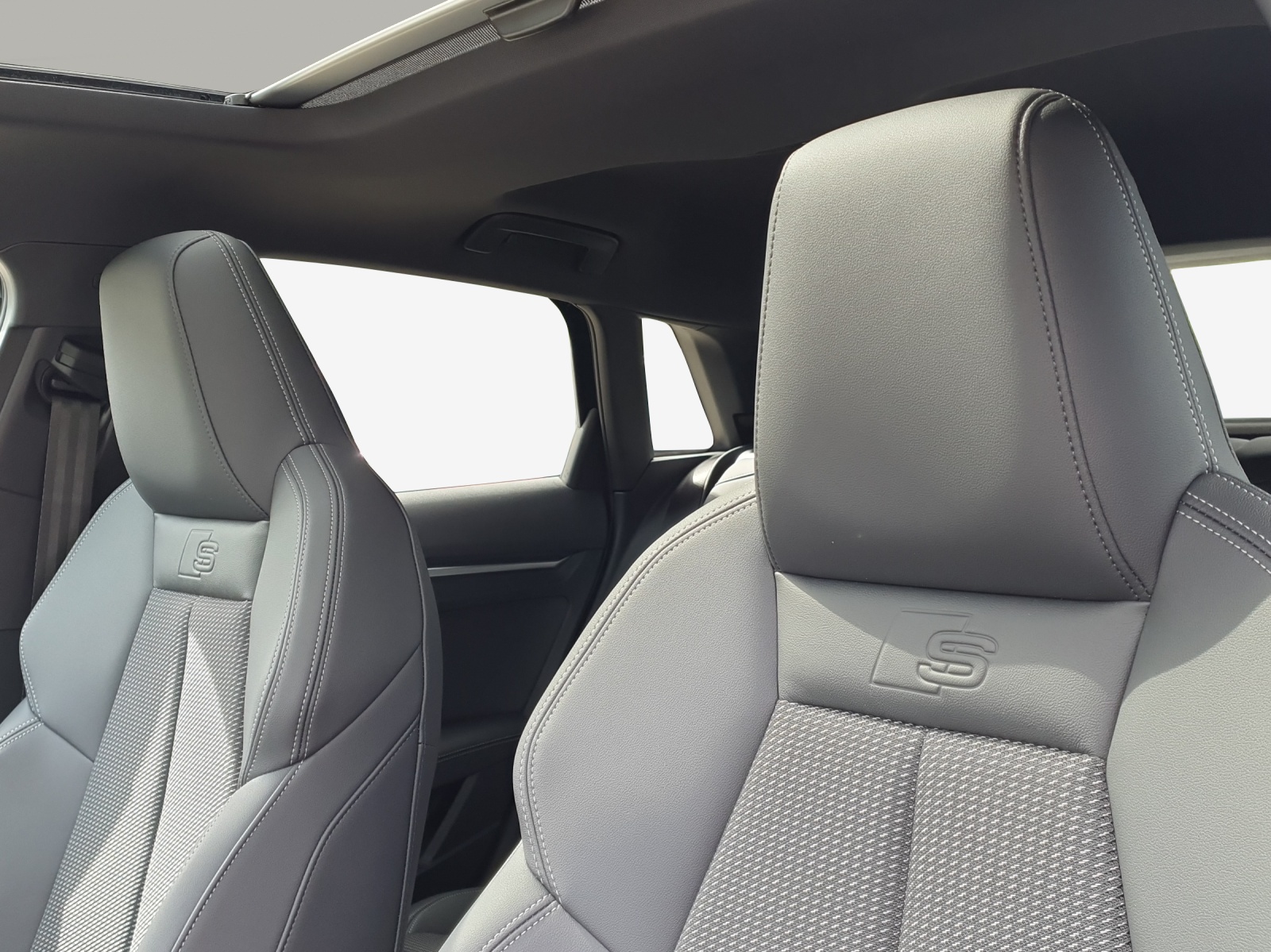 AUDI A3 Sportback TFSI 110 kW S line Attraction S tronic-image-15