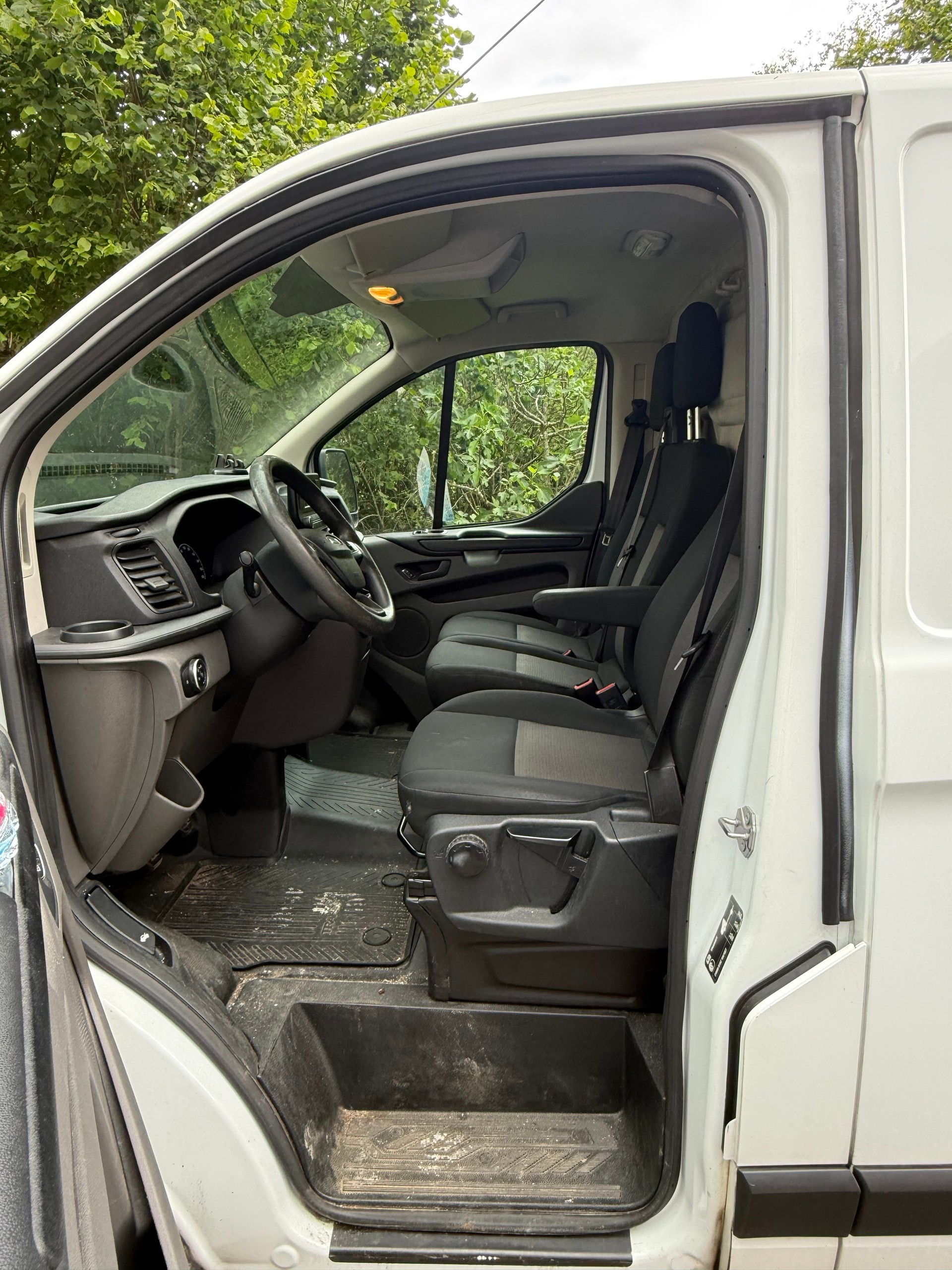 FORD TRANSIT CUSTOM L1-image-9