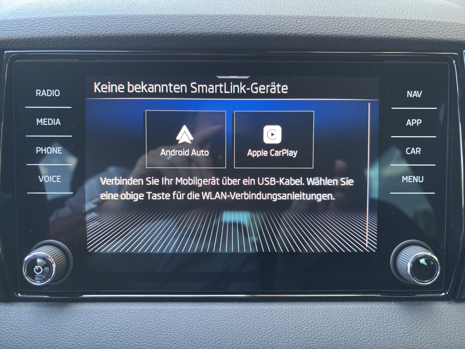 SKODA New Karoq 2.0 TSI SportLine 4x4 DSG mit AHK, Lederausstattung & fortl. Werksgarantie-image-26