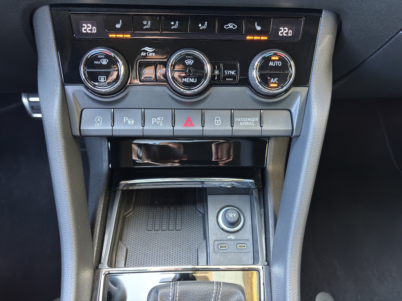 SKODA New Karoq 2.0 TSI SportLine 4x4 DSG mit AHK, Lederausstattung & fortl. Werksgarantie-image-18