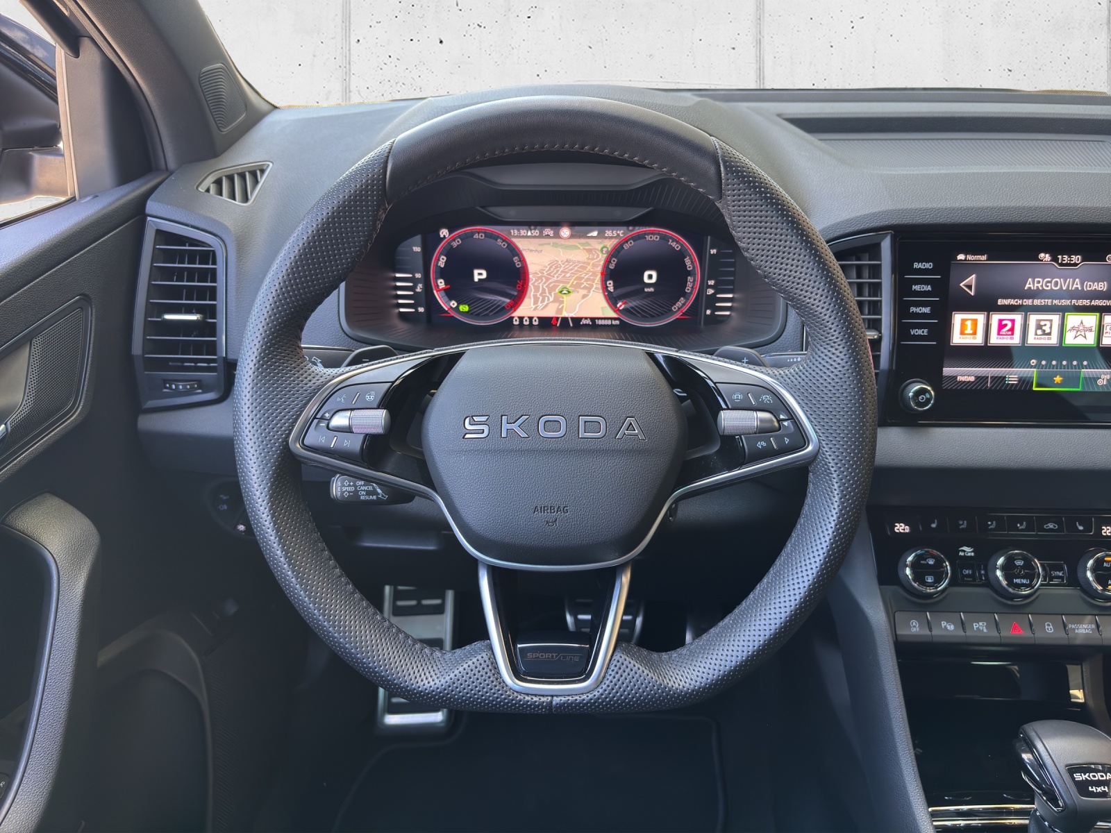 SKODA New Karoq 2.0 TSI SportLine 4x4 DSG mit AHK, Lederausstattung & fortl. Werksgarantie-image-13