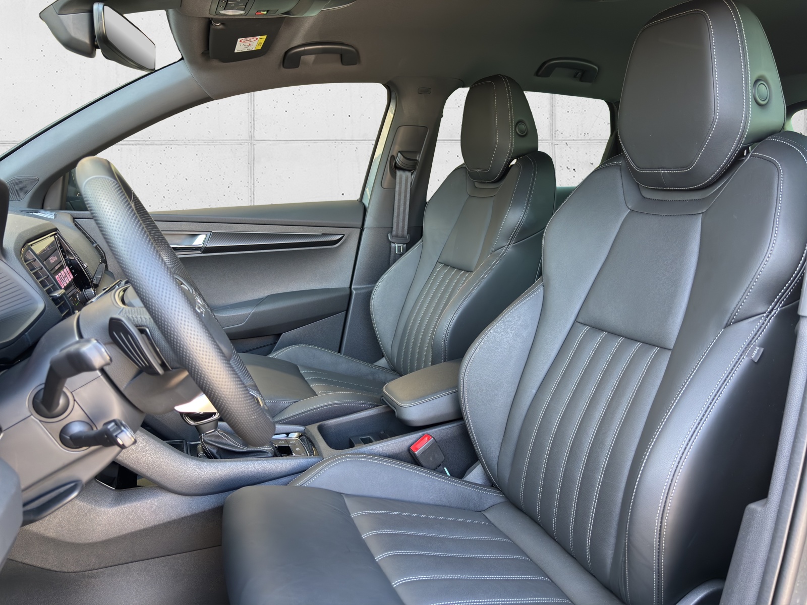 SKODA New Karoq 2.0 TSI SportLine 4x4 DSG mit AHK, Lederausstattung & fortl. Werksgarantie-image-28