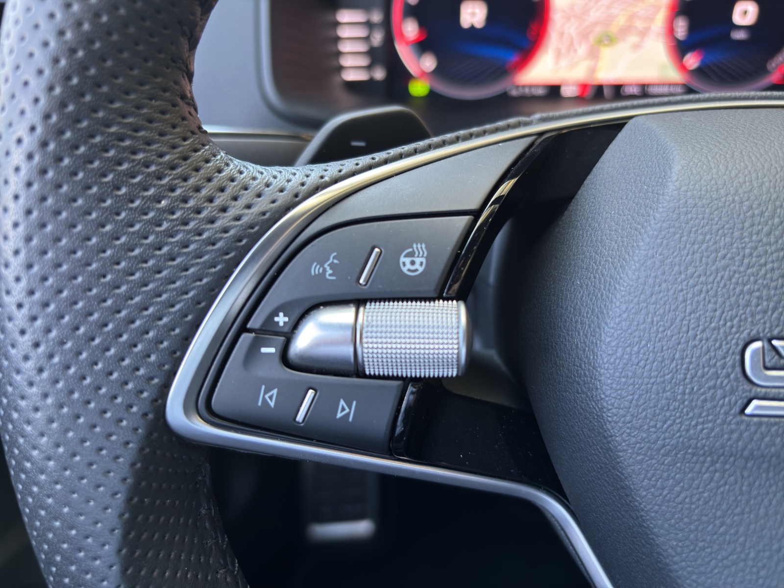 SKODA New Karoq 2.0 TSI SportLine 4x4 DSG mit AHK, Lederausstattung & fortl. Werksgarantie-image-14