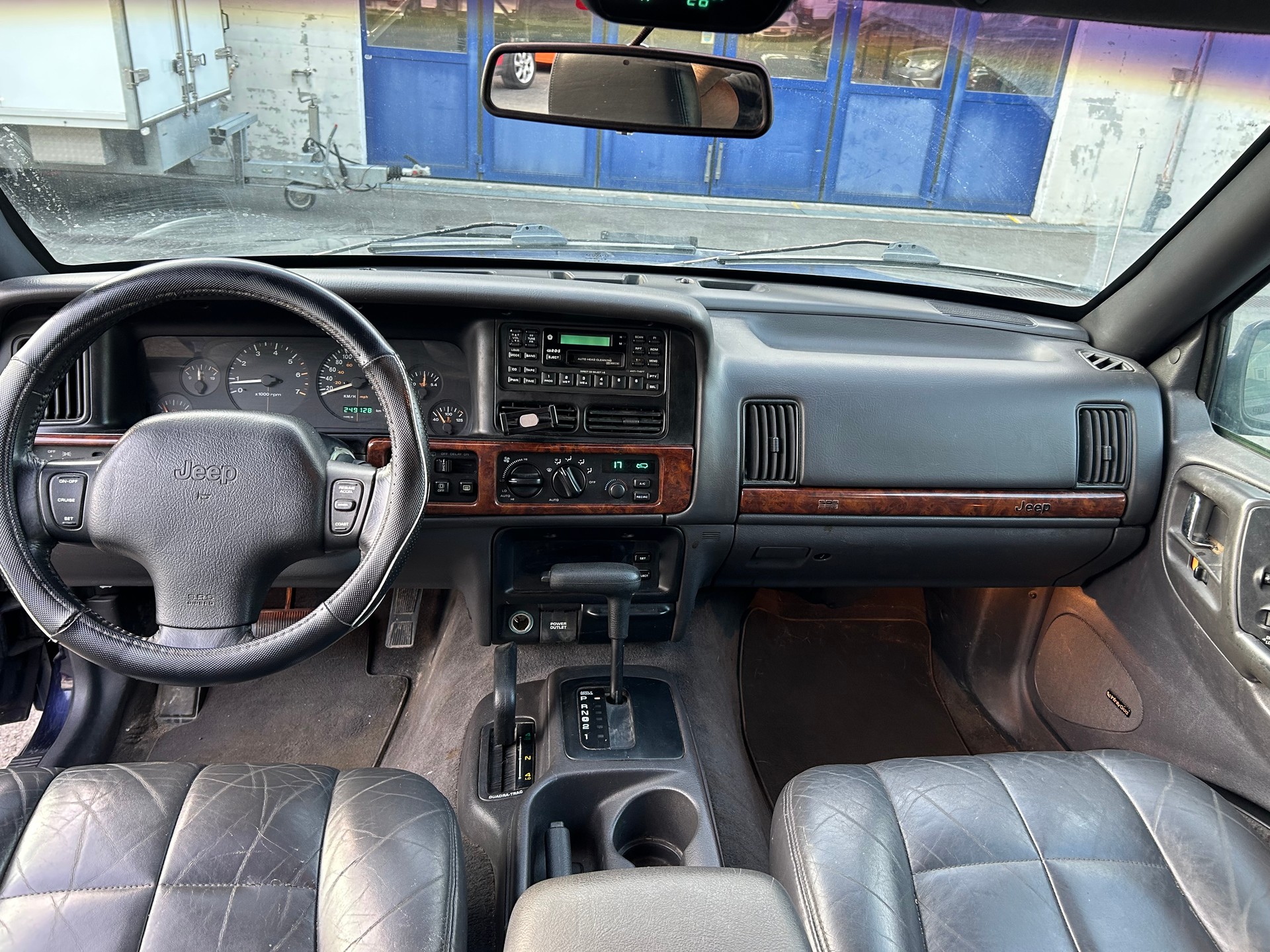 JEEP Grand Cherokee 5.2 Limited Automatic-image-6