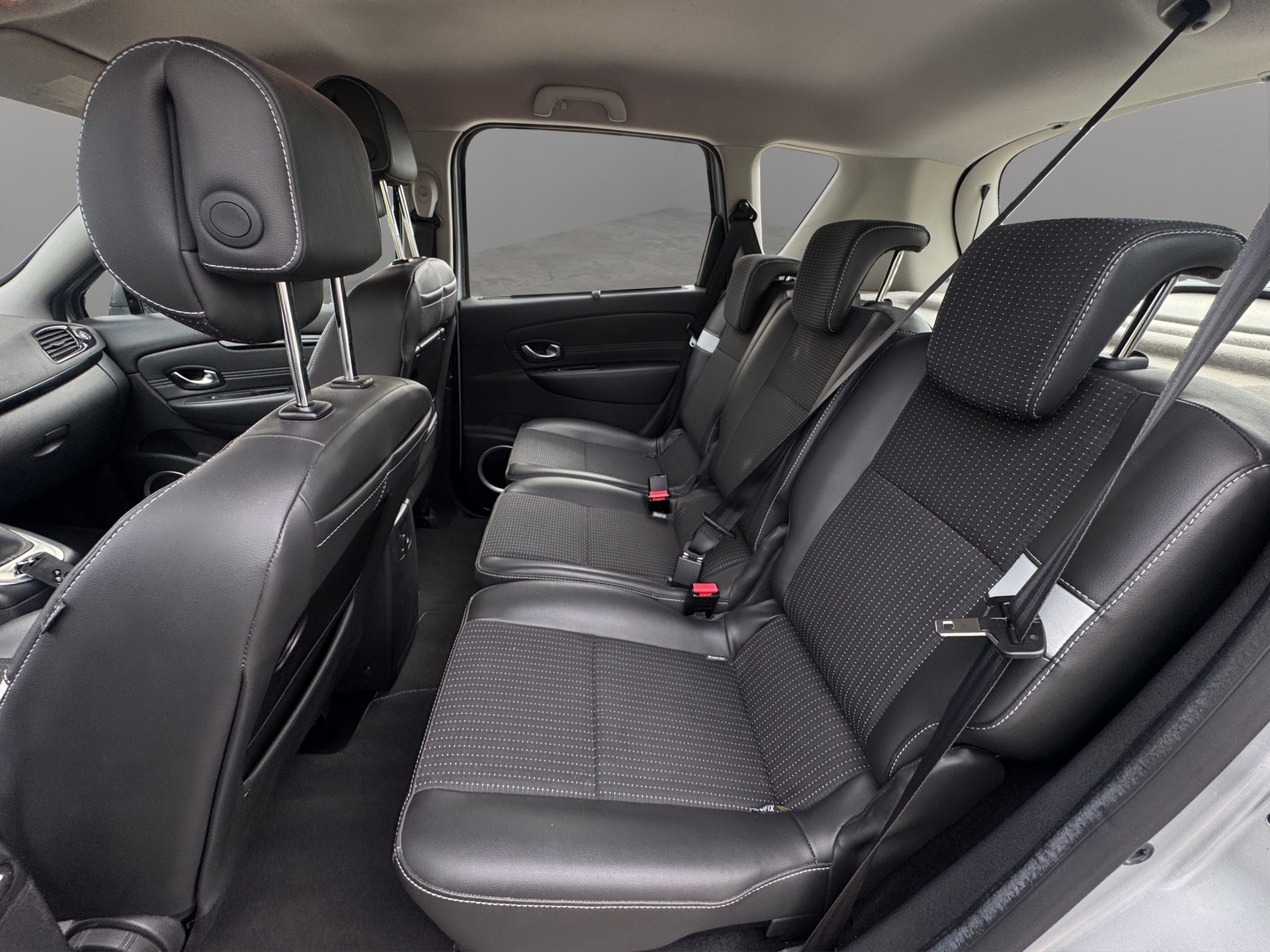 RENAULT Scénic 1.4 16V Turbo Privilège-image-11