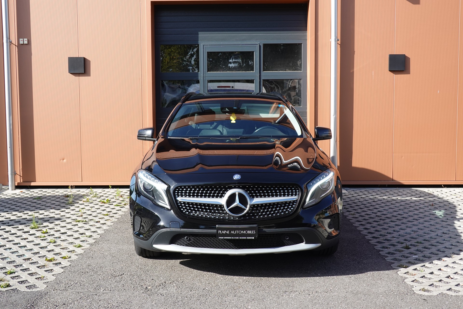 MERCEDES-BENZ GLA 200 CDI "* 8 Roues * Régulateur de vitesse * Sièges chauffantes * jantes 18 * intérieur cuir/tissus *"-image-1