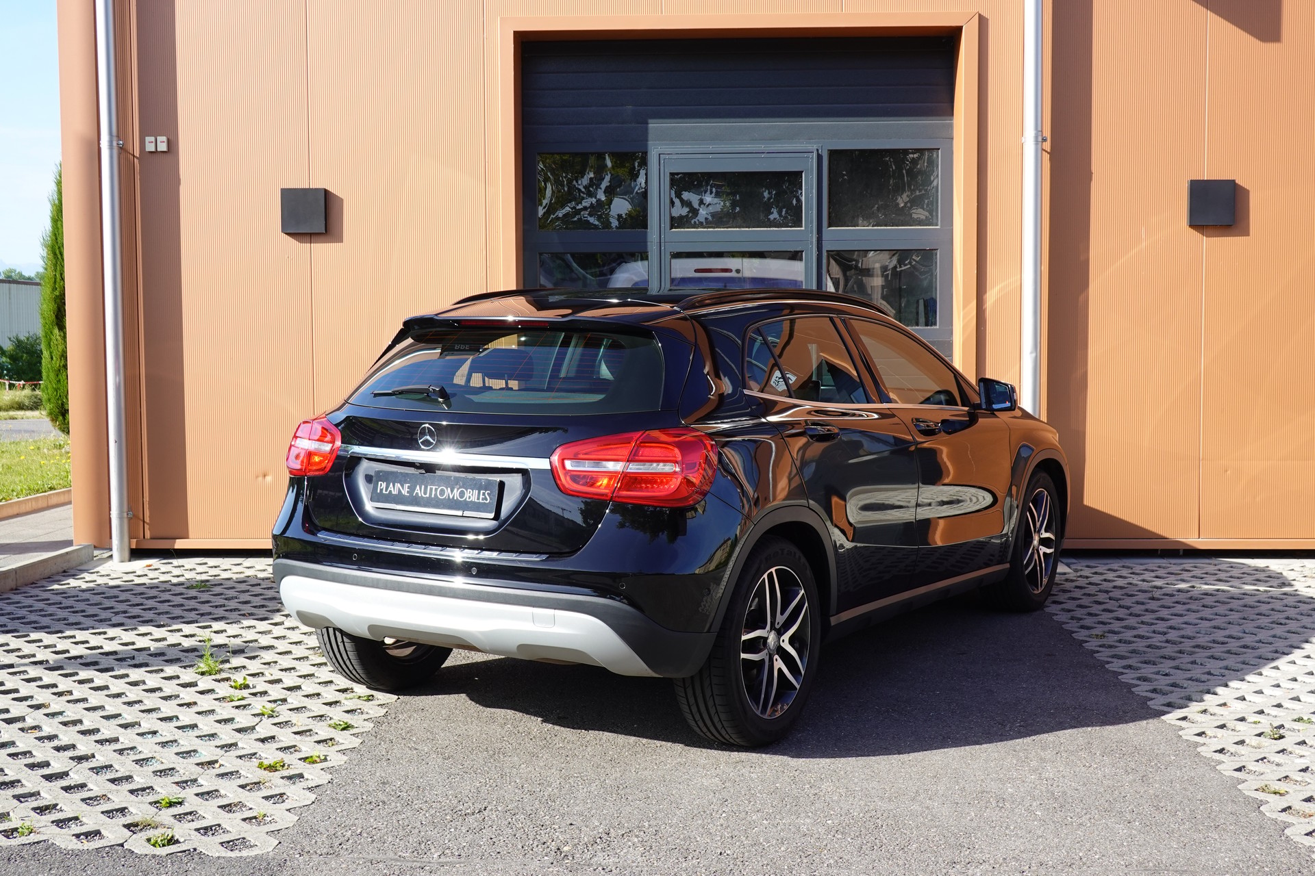 MERCEDES-BENZ GLA 200 CDI "* 8 Roues * Régulateur de vitesse * Sièges chauffantes * jantes 18 * intérieur cuir/tissus *"-image-7