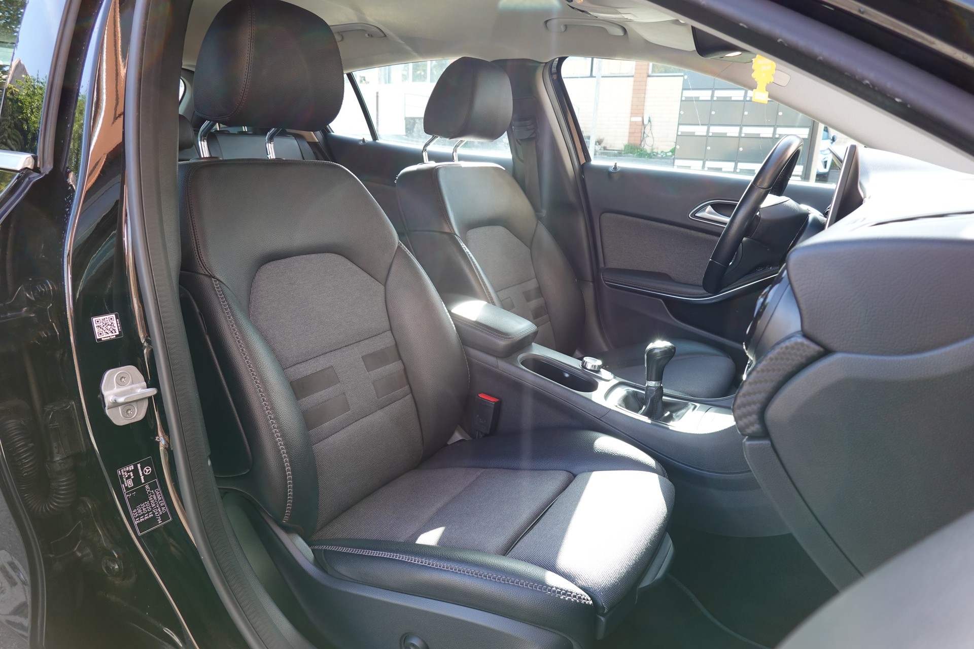 MERCEDES-BENZ GLA 200 CDI "* 8 Roues * Régulateur de vitesse * Sièges chauffantes * jantes 18 * intérieur cuir/tissus *"-image-21