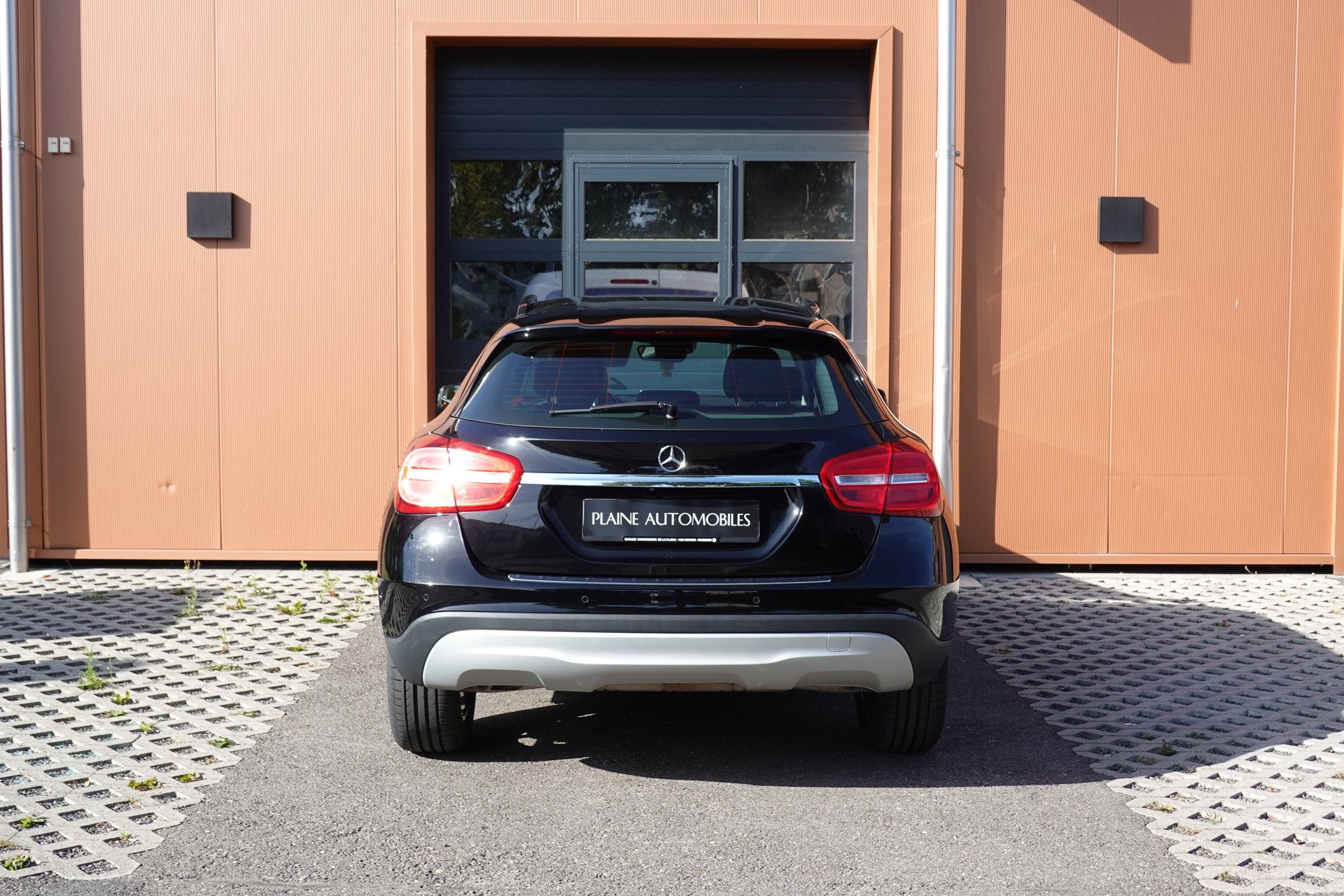 MERCEDES-BENZ GLA 200 CDI "* 8 Roues * Régulateur de vitesse * Sièges chauffantes * jantes 18 * intérieur cuir/tissus *"-image-8