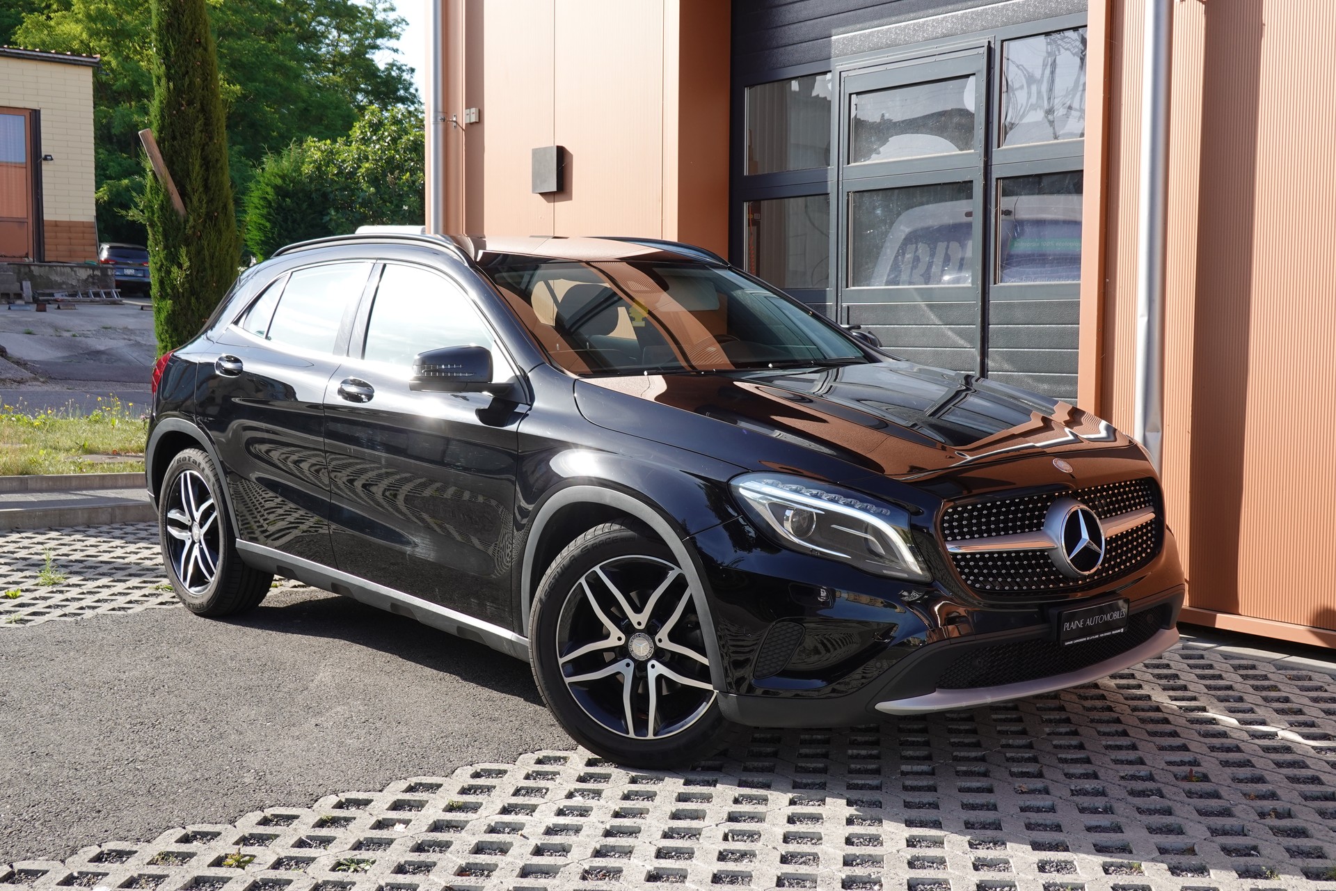 MERCEDES-BENZ GLA 200 CDI "* 8 Roues * Régulateur de vitesse * Sièges chauffantes * jantes 18 * intérieur cuir/tissus *"-image-5
