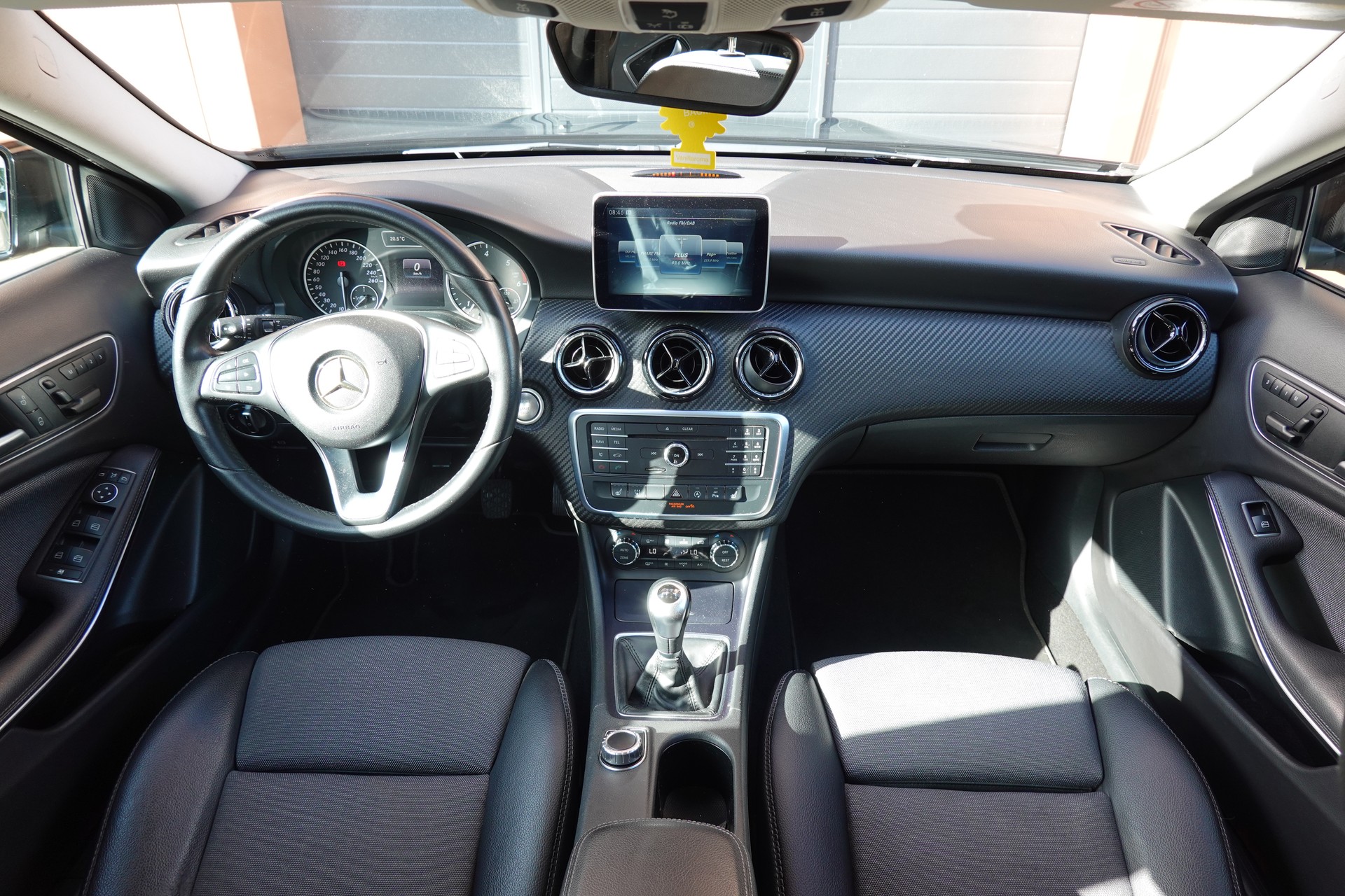 MERCEDES-BENZ GLA 200 CDI "* 8 Roues * Régulateur de vitesse * Sièges chauffantes * jantes 18 * intérieur cuir/tissus *"-image-10