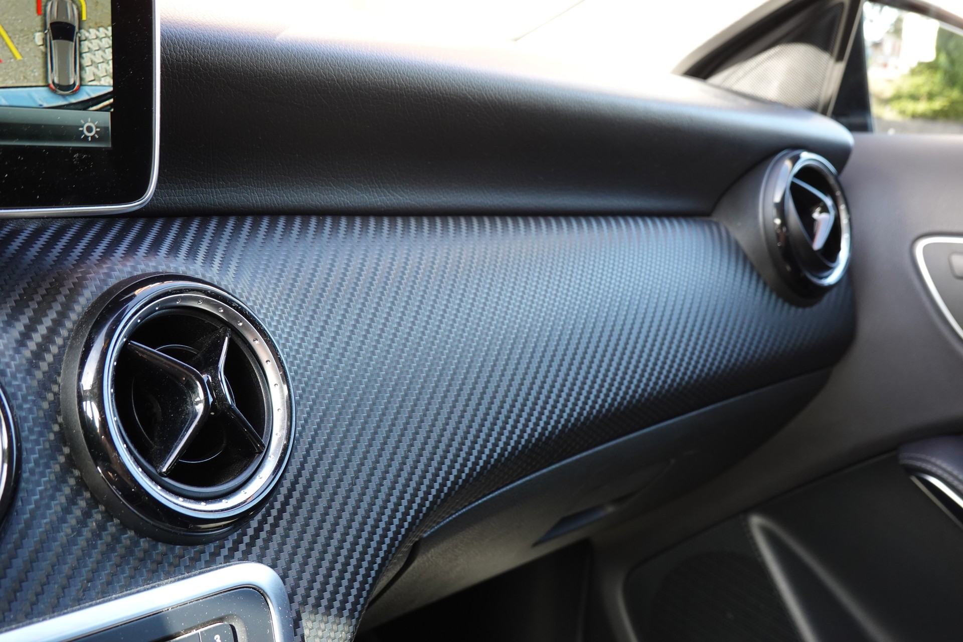 MERCEDES-BENZ GLA 200 CDI "* 8 Roues * Régulateur de vitesse * Sièges chauffantes * jantes 18 * intérieur cuir/tissus *"-image-18