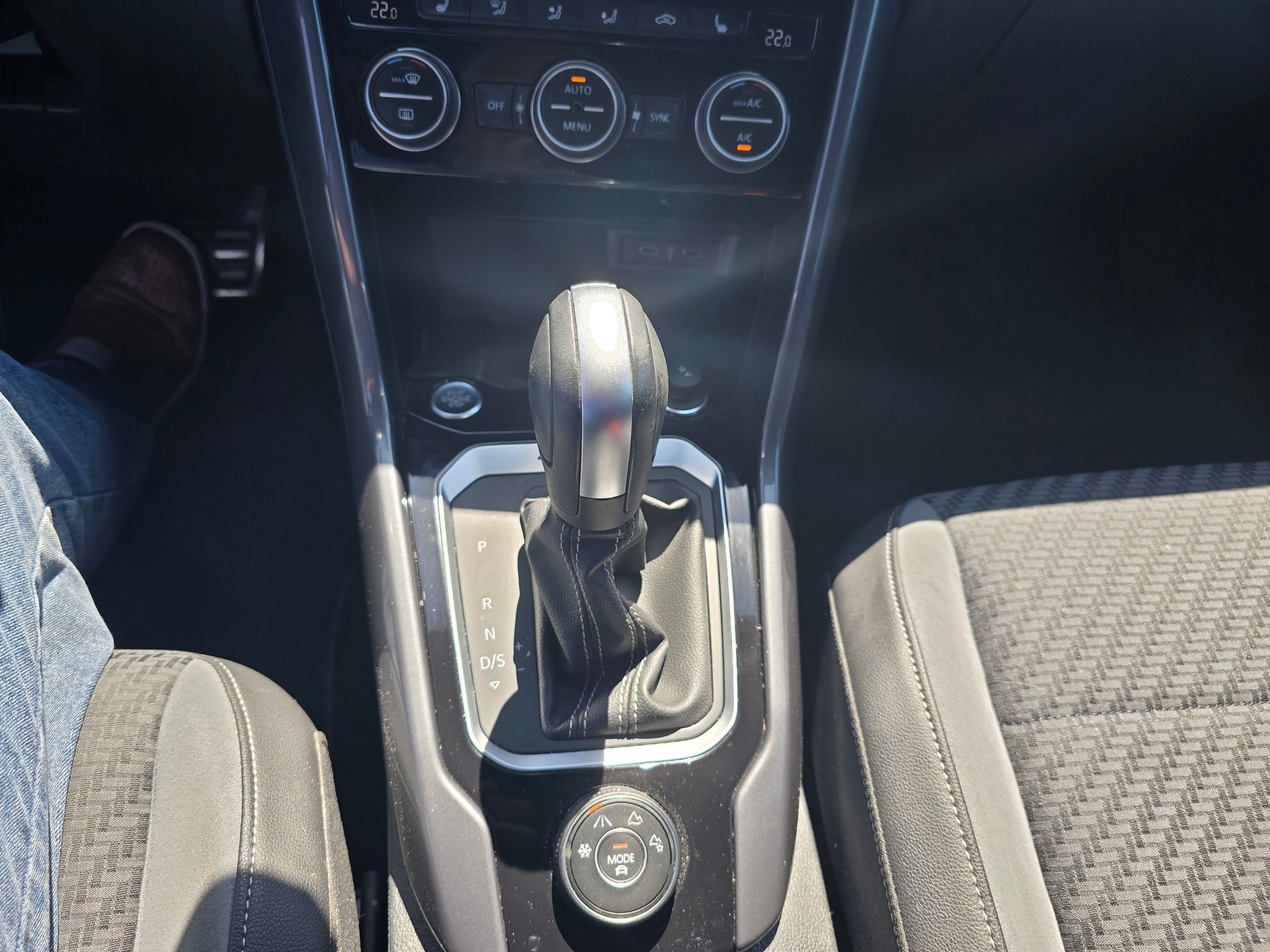 VW T-Roc 2.0 TSI Sport Selection DSG 4Motion R-Line-image-9