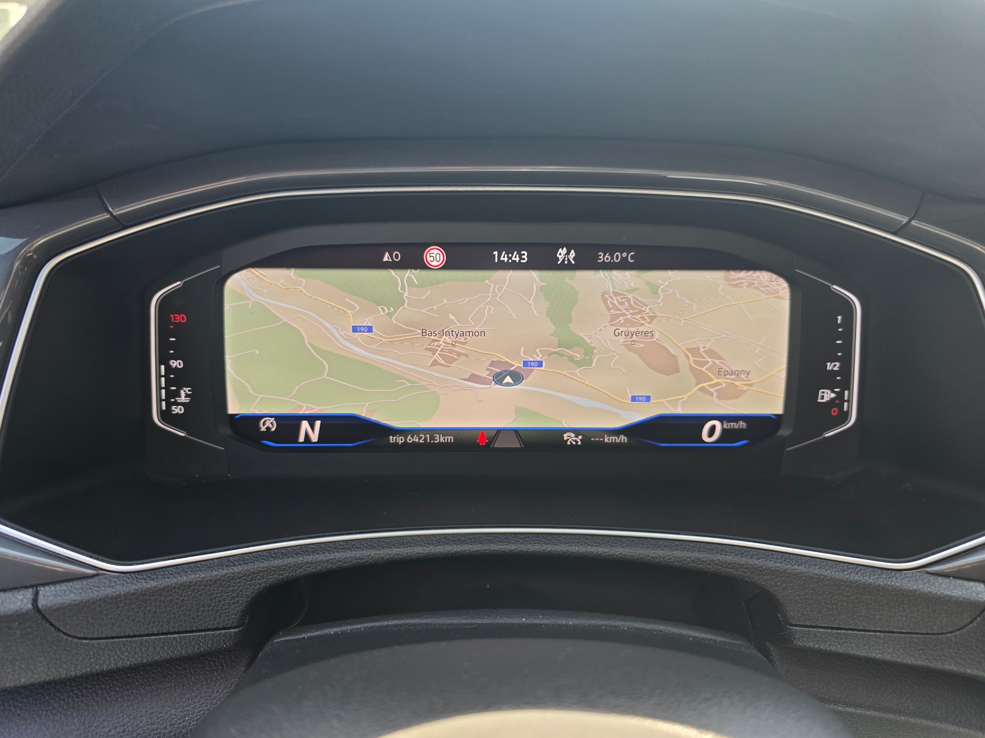 VW T-Roc 2.0 TSI Sport Selection DSG 4Motion R-Line-image-13
