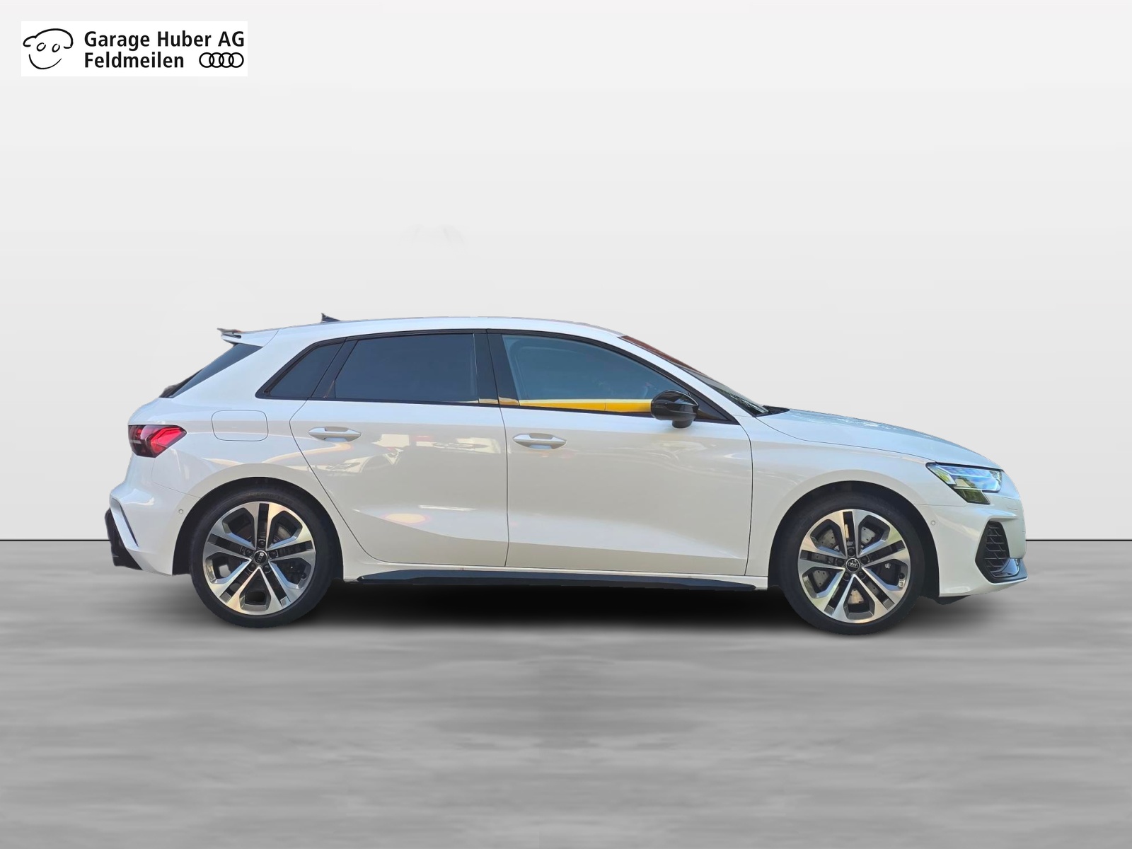 AUDI S3 Sportback TFSI quattro S-tronic-showroom-element-1